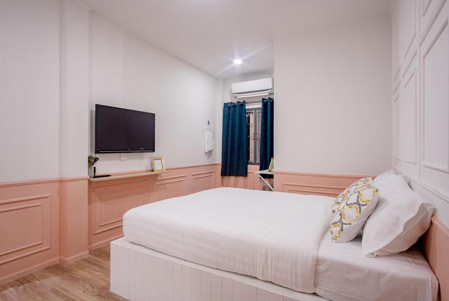 Deluxe Room - Photo 12