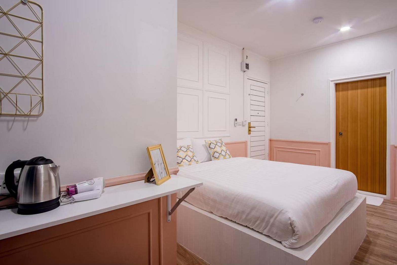 Deluxe Room - Photo 9