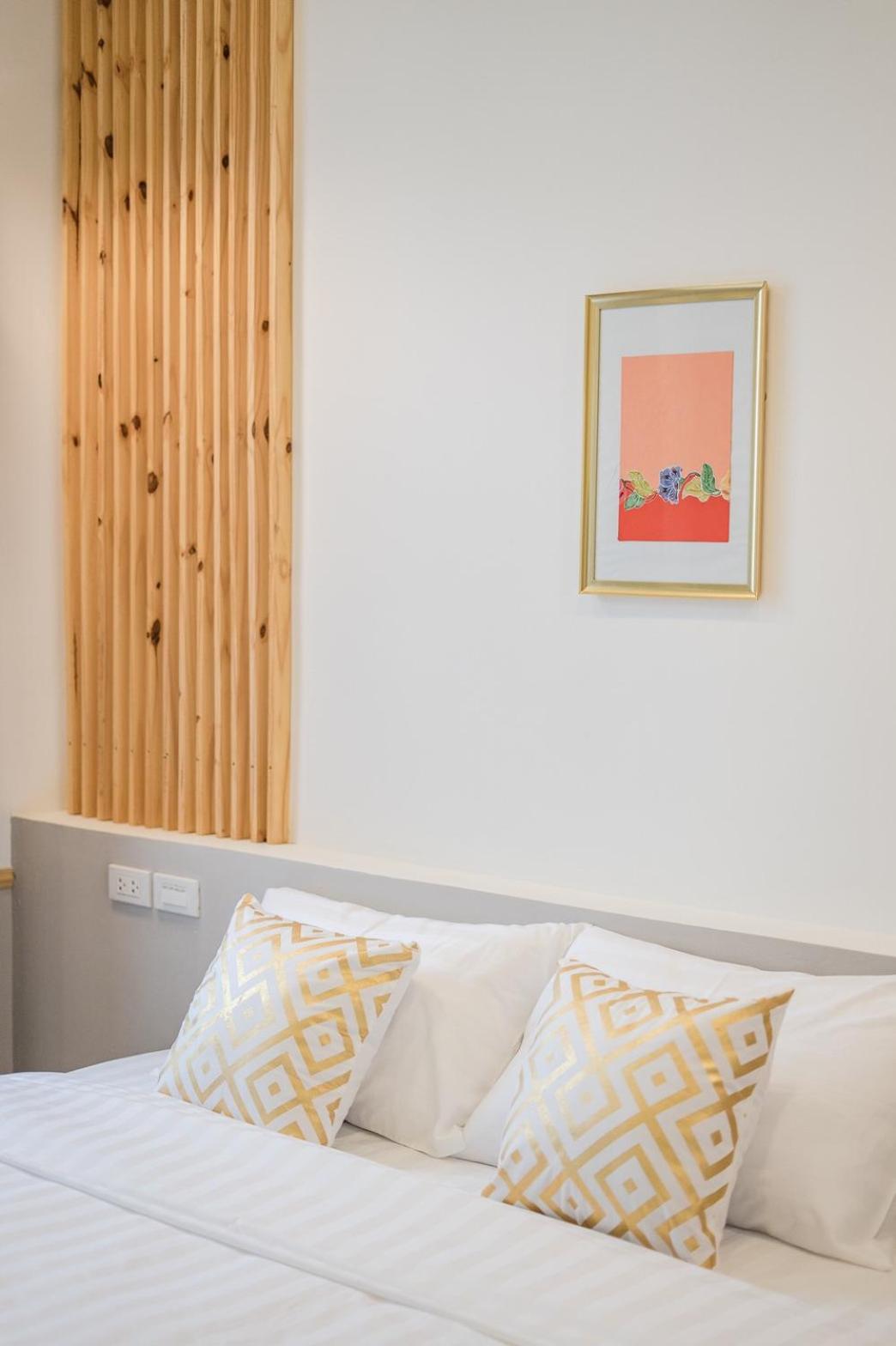 Suite with Balcony - Photo 4