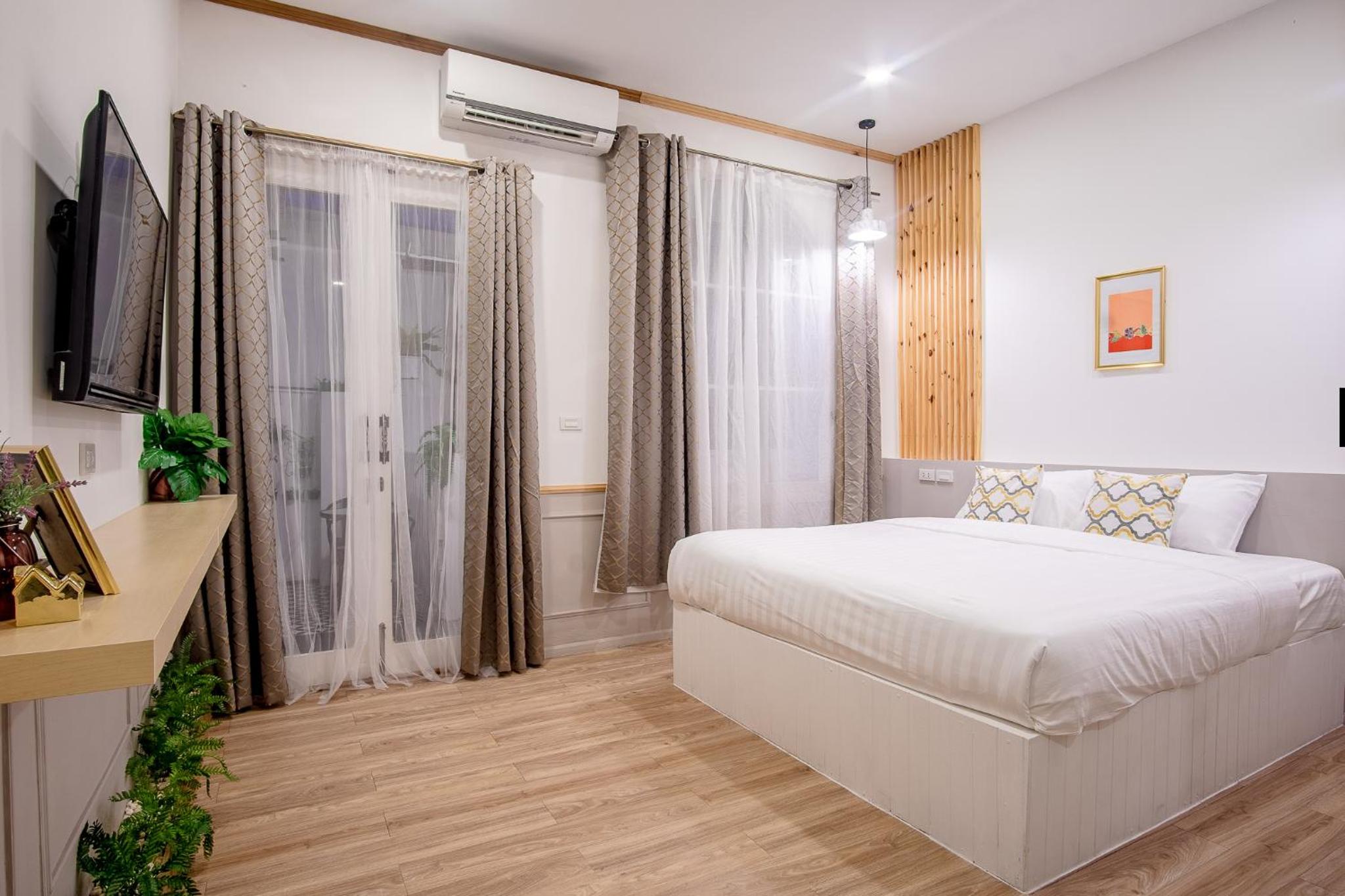 Suite with Balcony - Photo 3