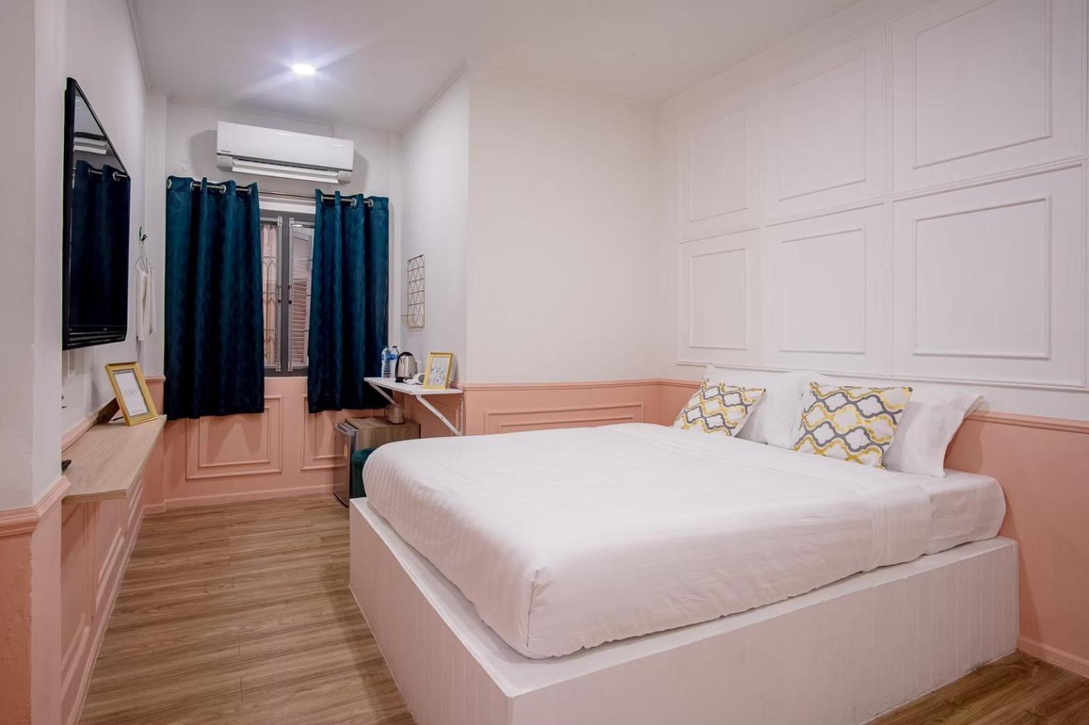 Deluxe Room - Photo 2