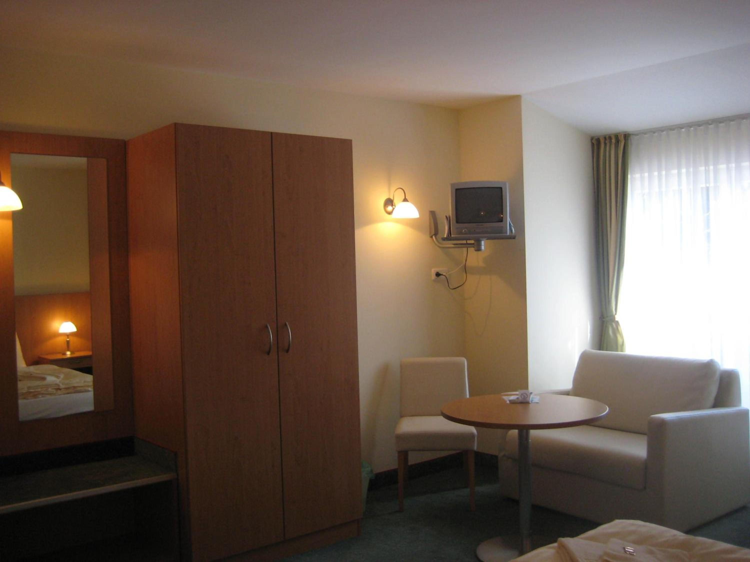 Basic Double or Twin Room photo 3