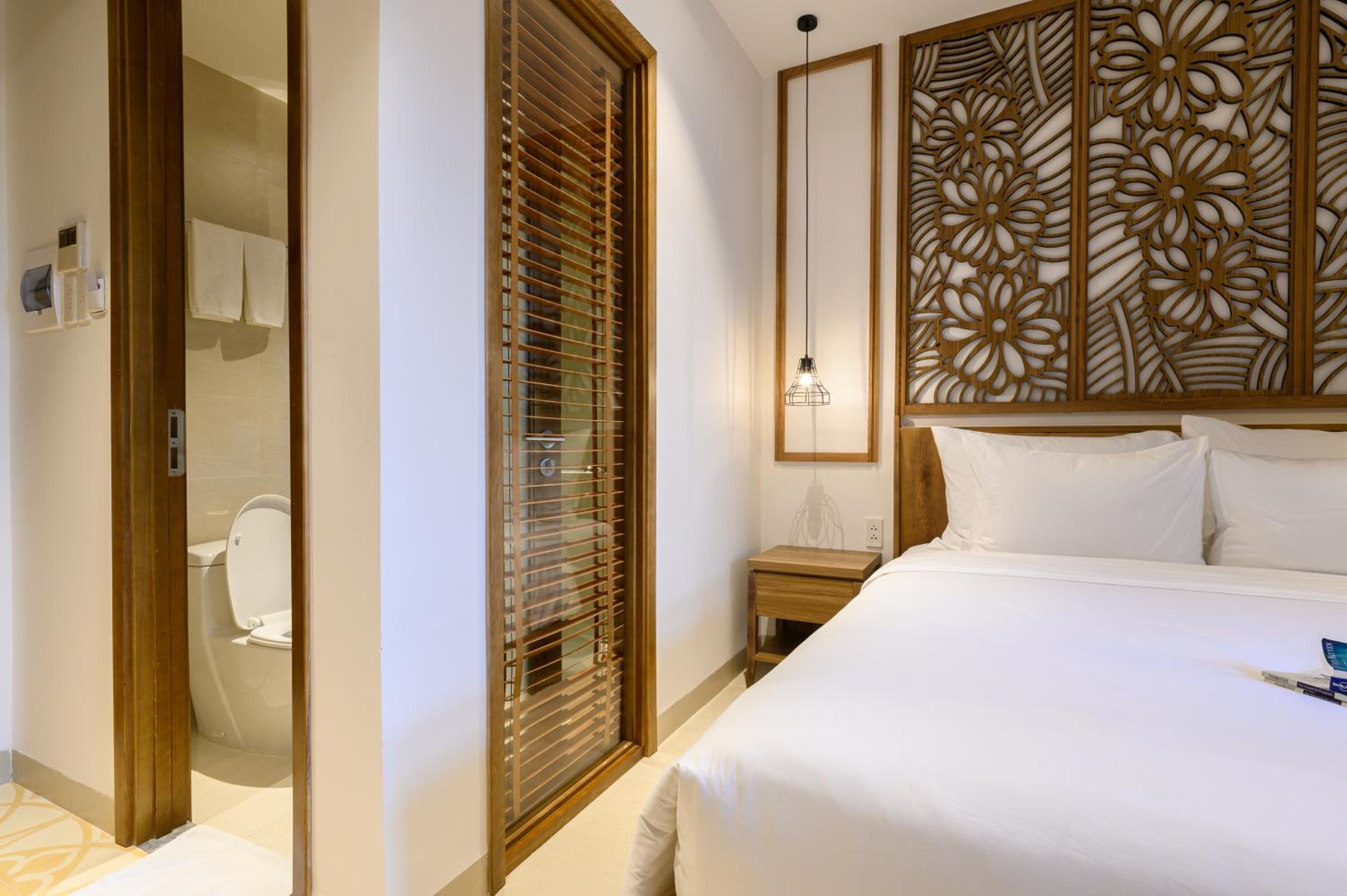 Deluxe Double Room with Balcony and Garden View - Photo 2