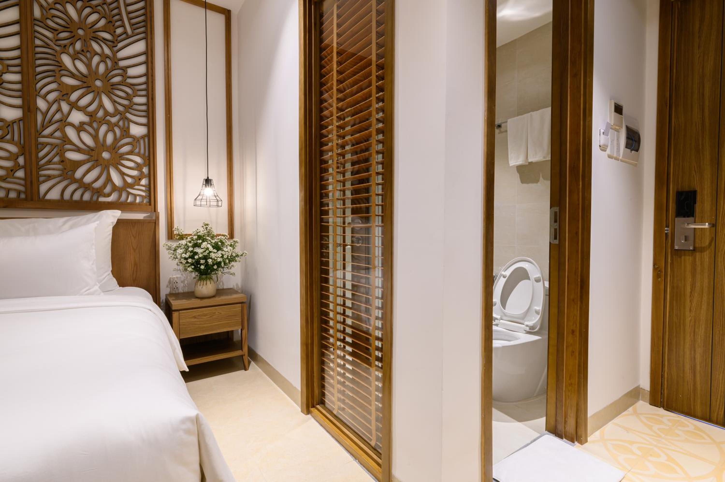 Deluxe Double Room with Balcony and Pool View - Photo 4