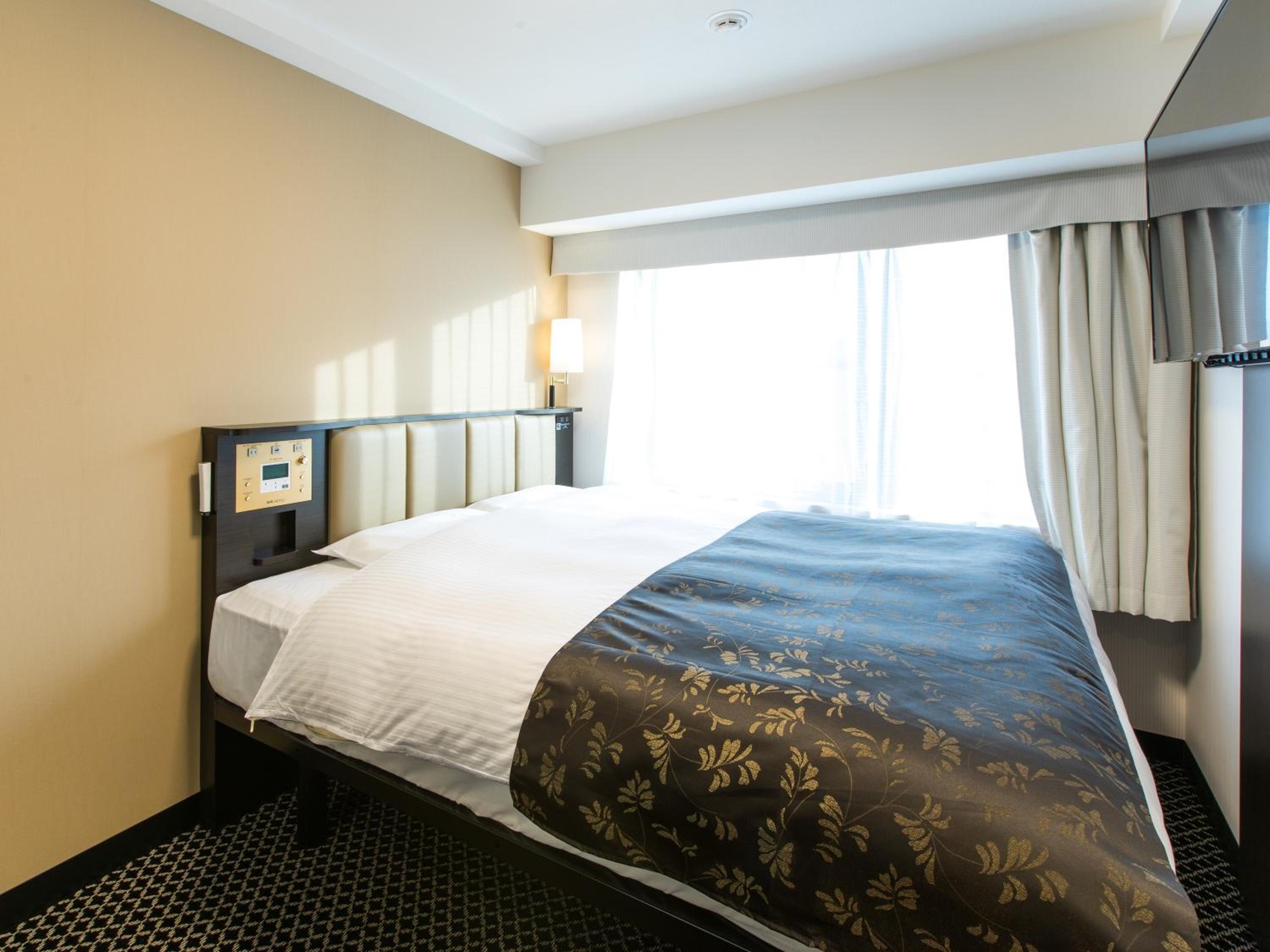 King Bed Room (Single Use) - Non-Smoking - Photo 1