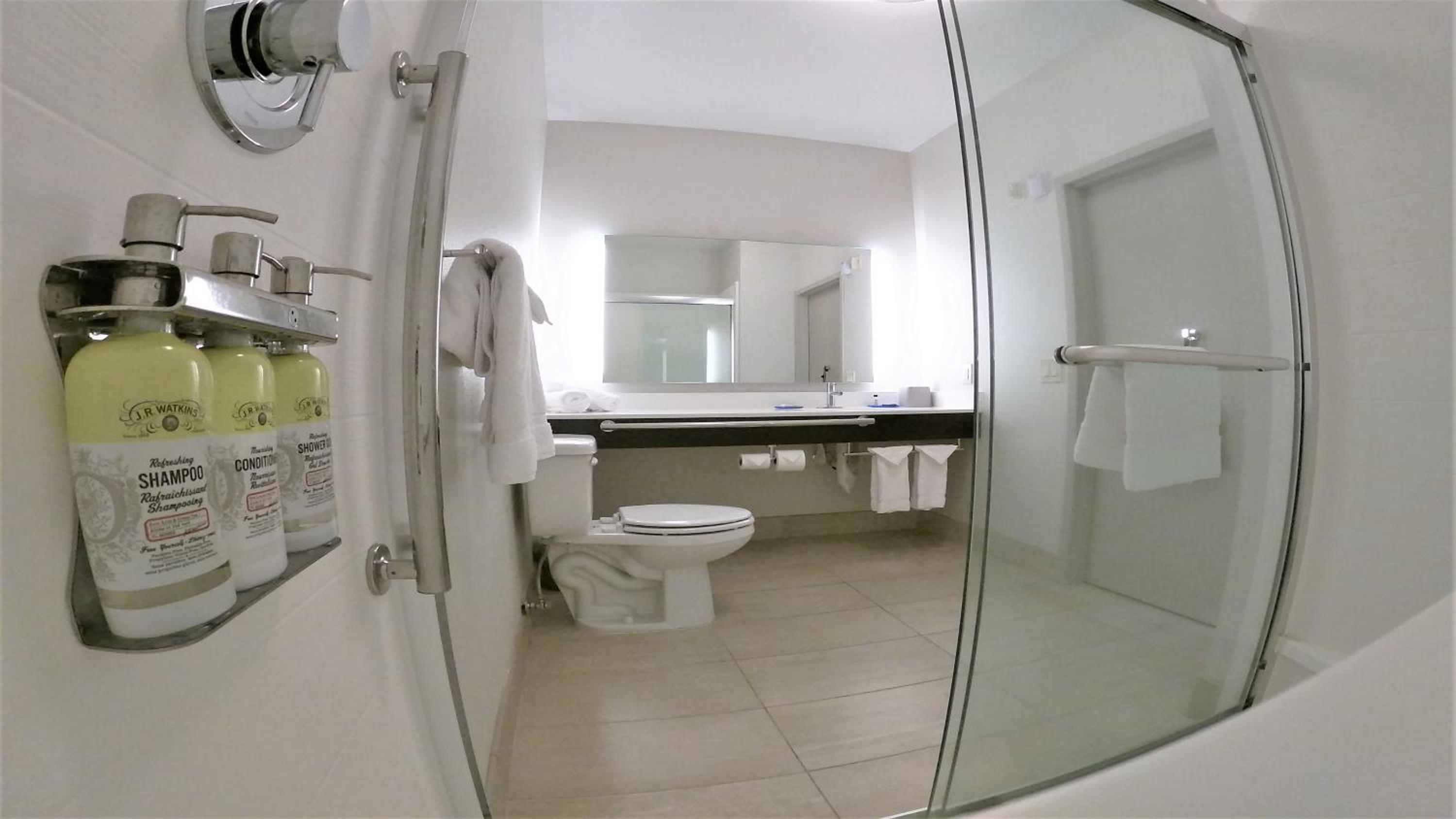 Standard King Room - Photo 8