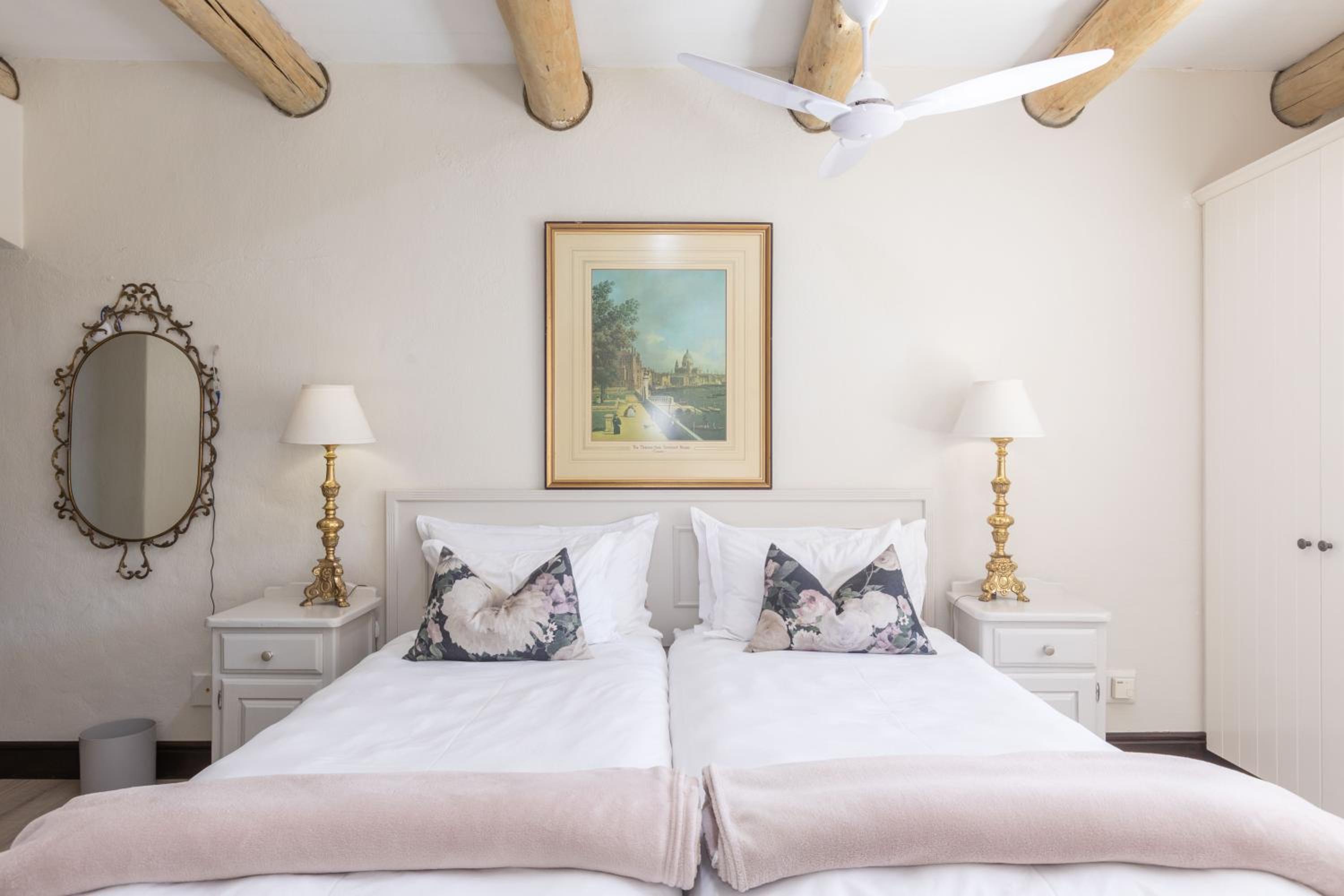 Double Room (Partial Mountain View) photo 3