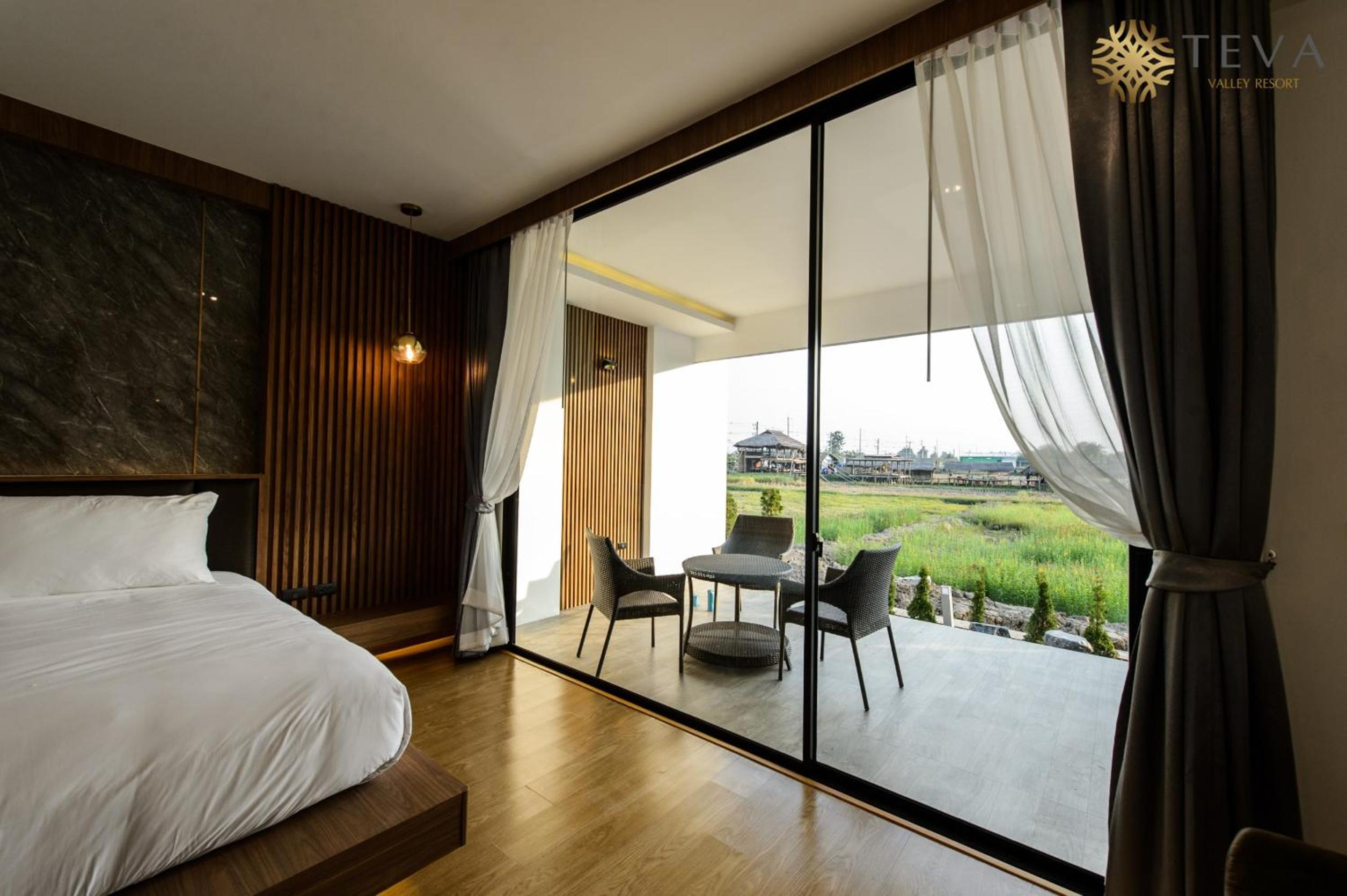 Triple Room with Balcony - Photo 10