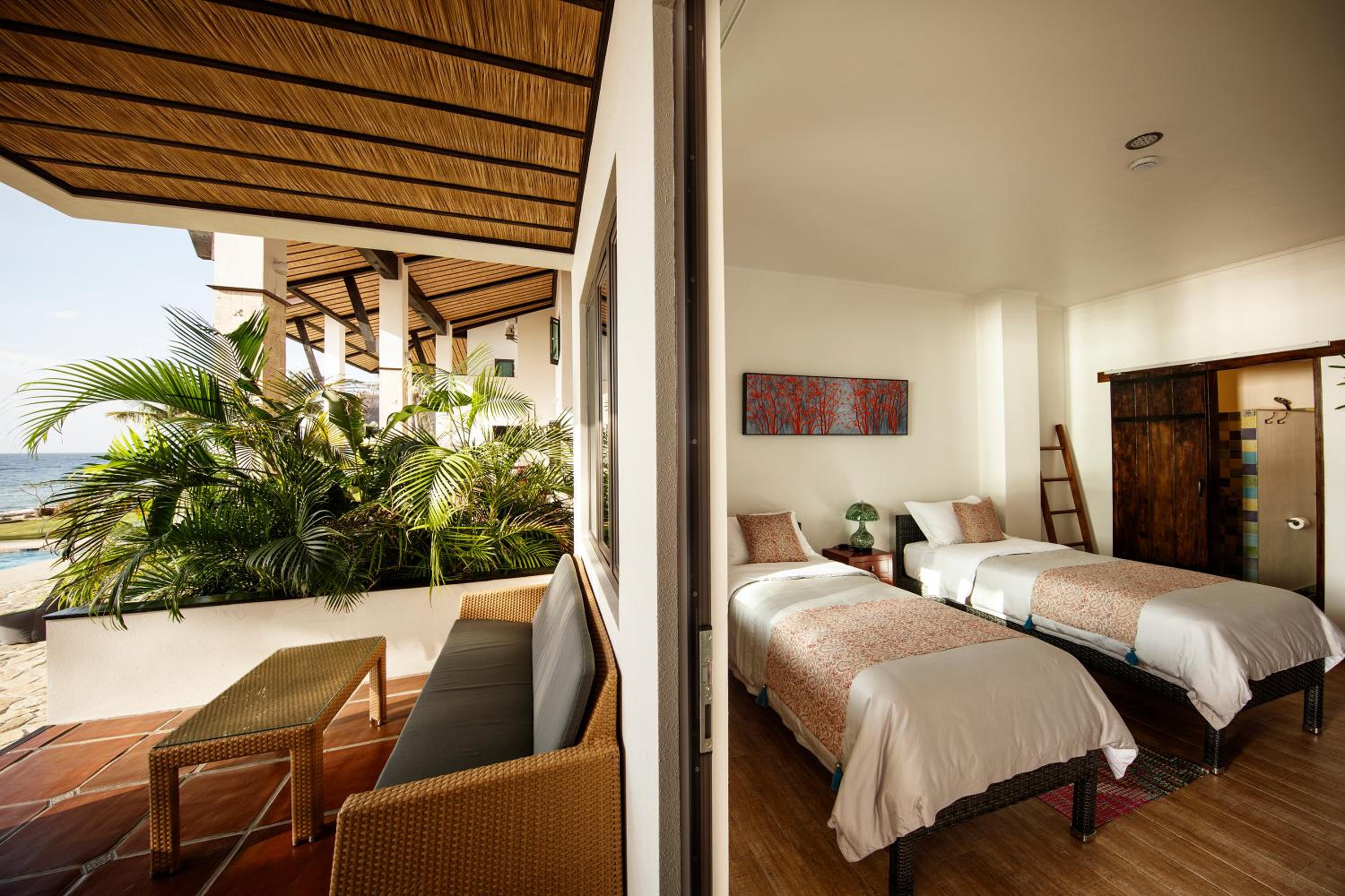 Deluxe Double Room with Sea View - Photo 4