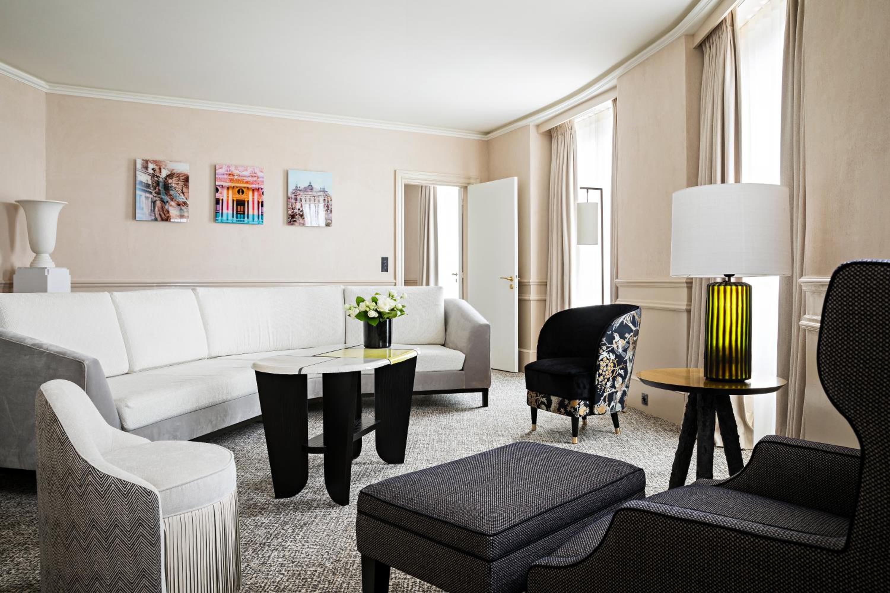 Suite Opéra avec 1 Lit King-Size et Grand Salon Séparé – Vue sur Boulevard ou Rue Scribe Suite Opéra avec 1 Lit King-Size et Grand Salon Séparé – Vue sur Boulevard ou Rue Scribe