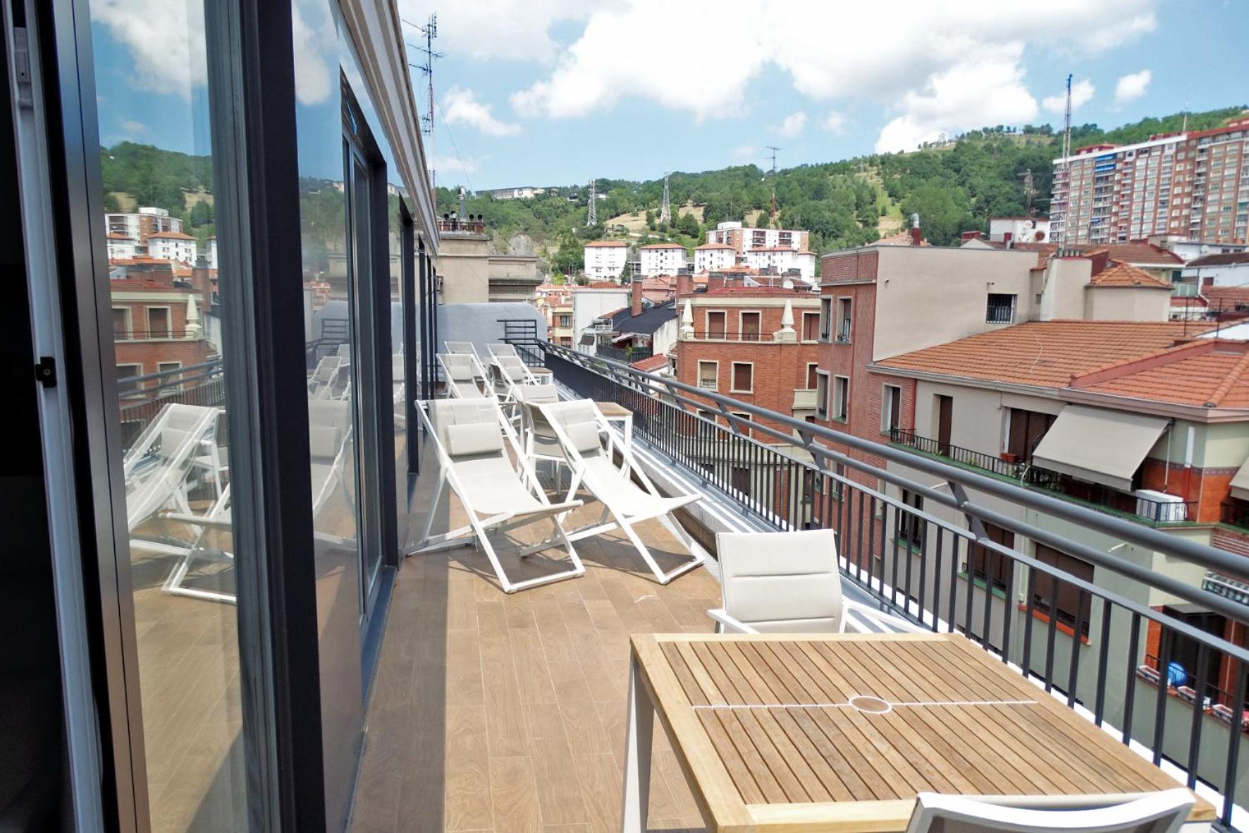 Studio with Terrace - Photo 3