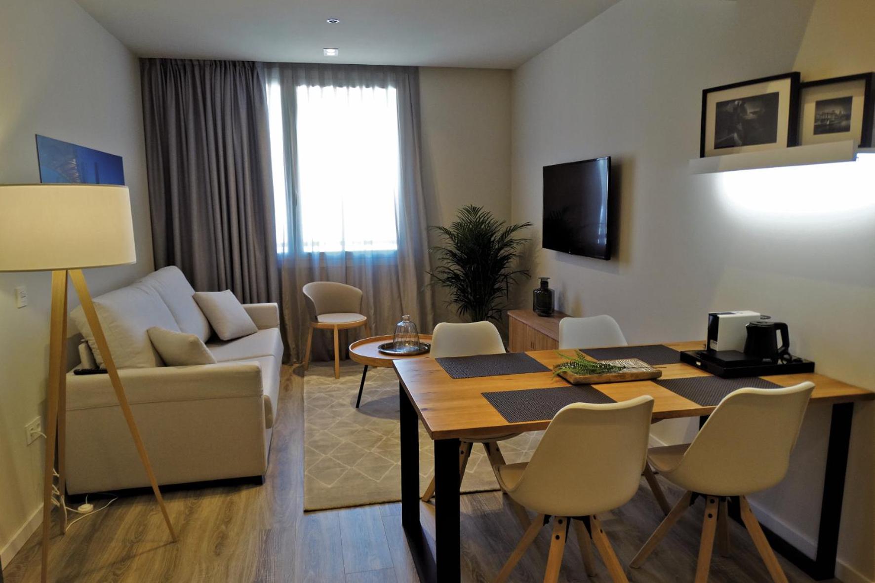 Deluxe Apartment - Photo 7