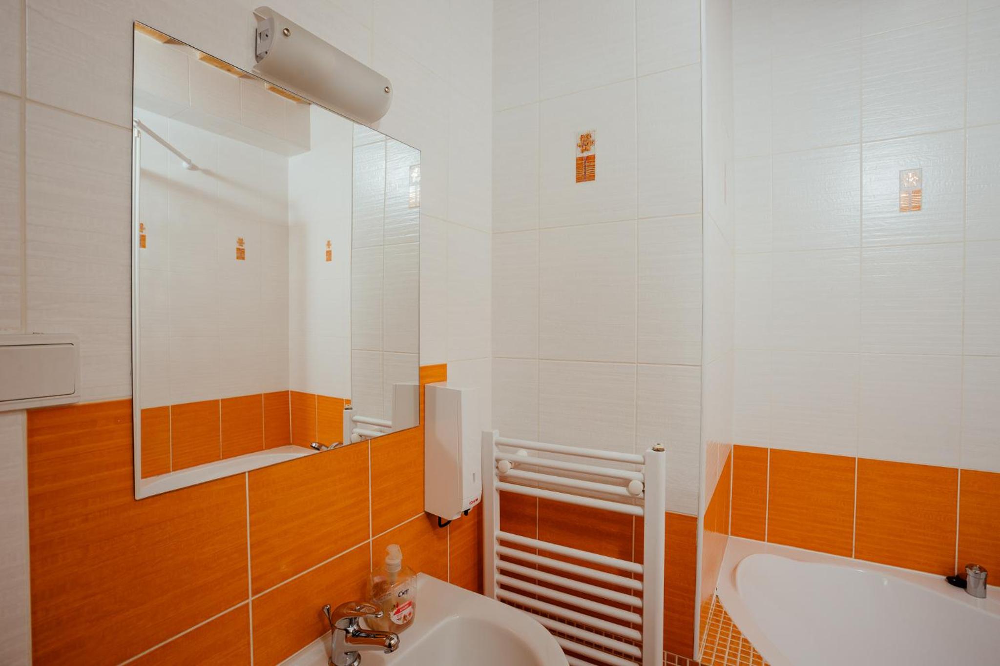 Family Room - Photo 8