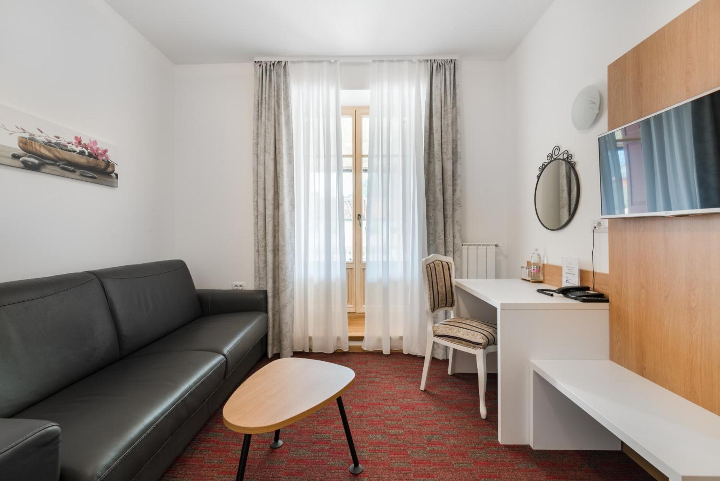 Superior Suite - Photo 4
