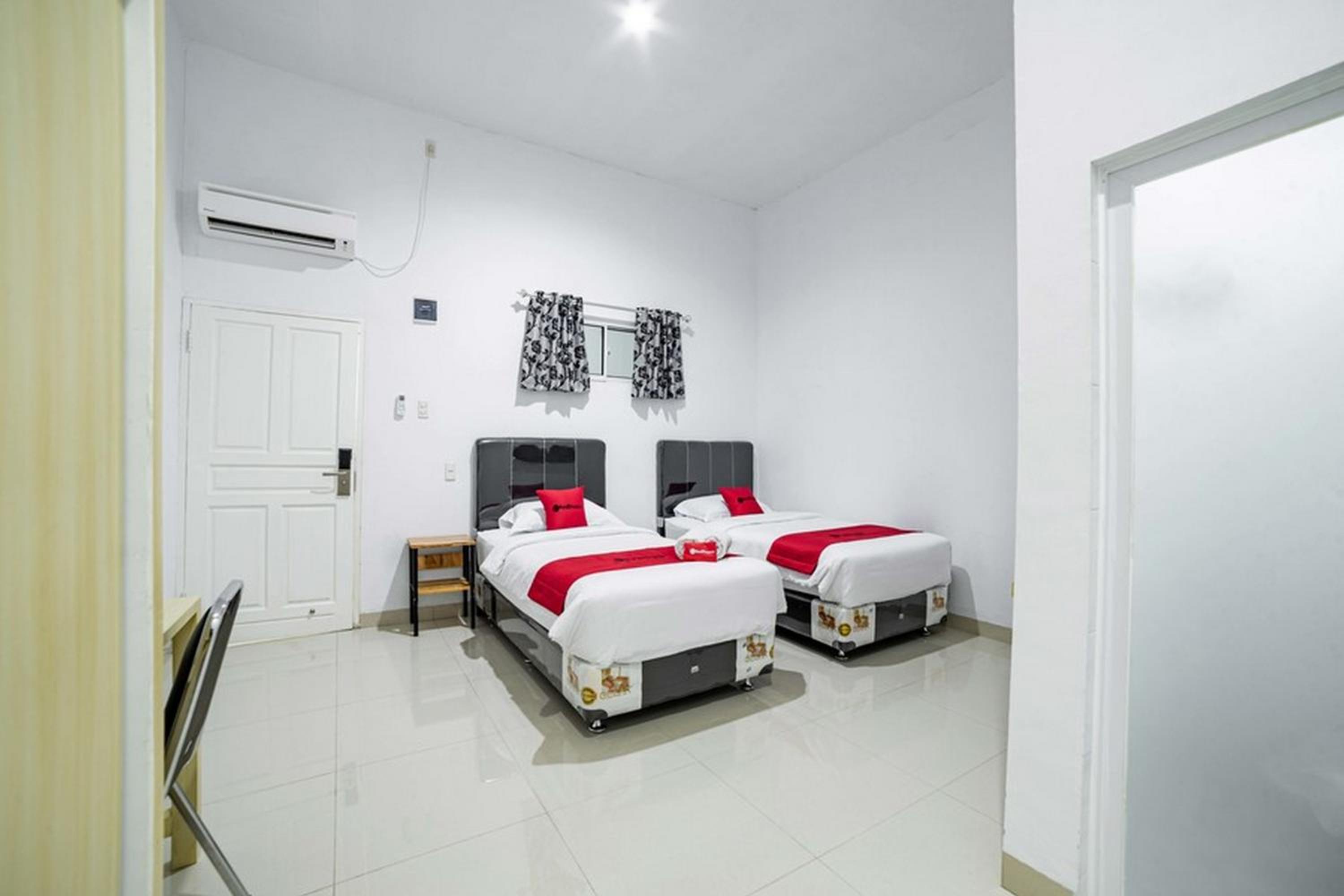 Twin Room - Photo 2