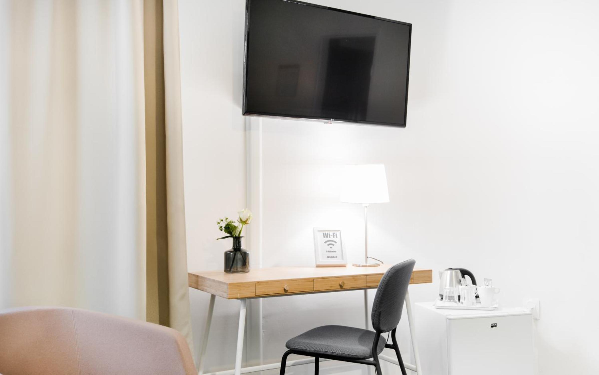 Double Room - Photo 7