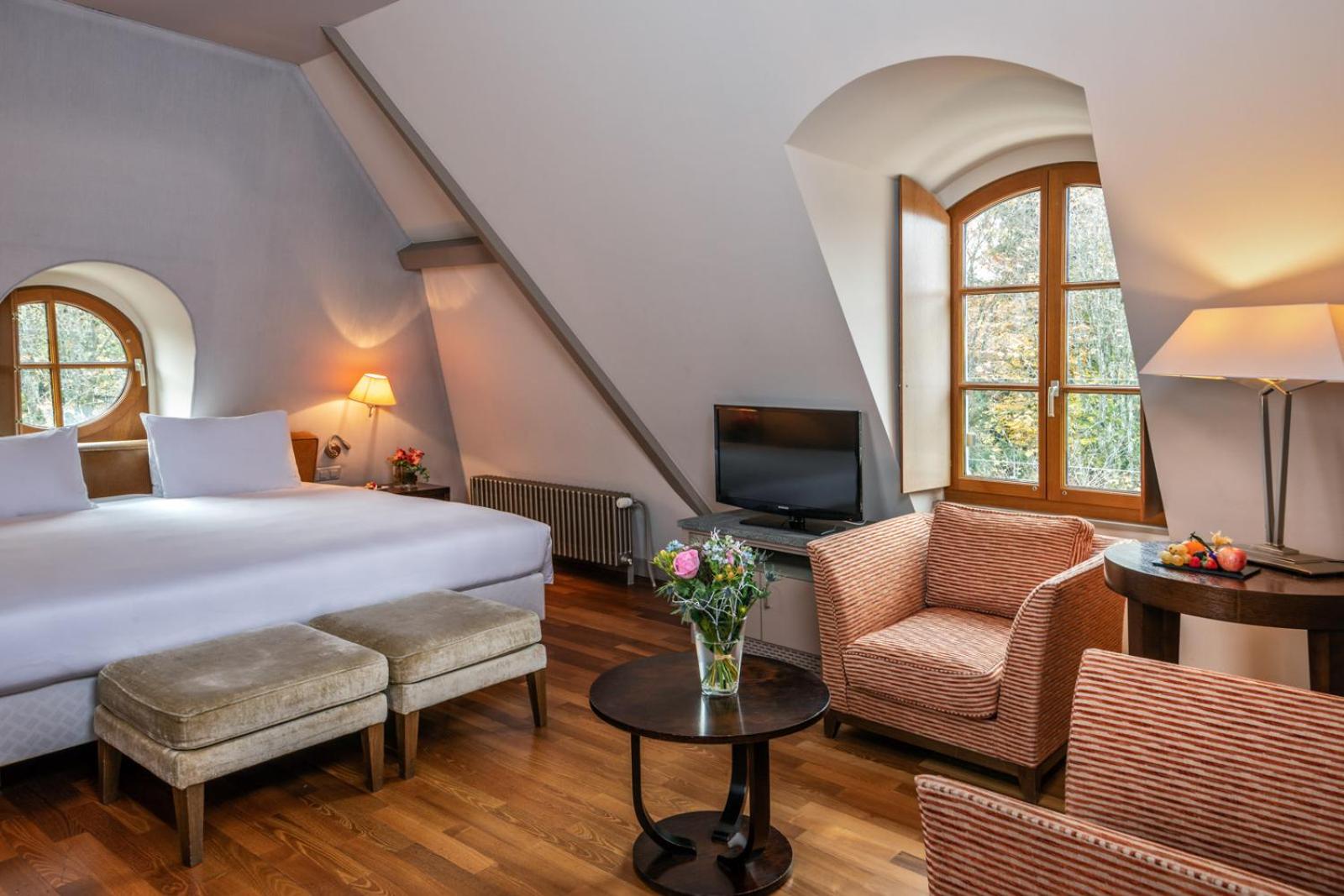Suite with Lake View - Photo 1