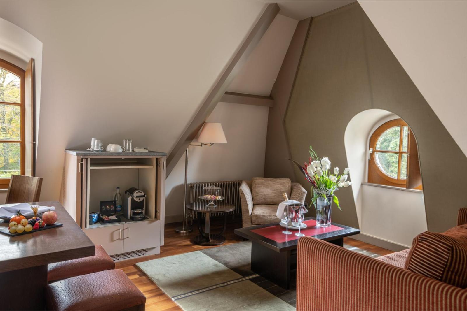 Suite with Lake View - Photo 7