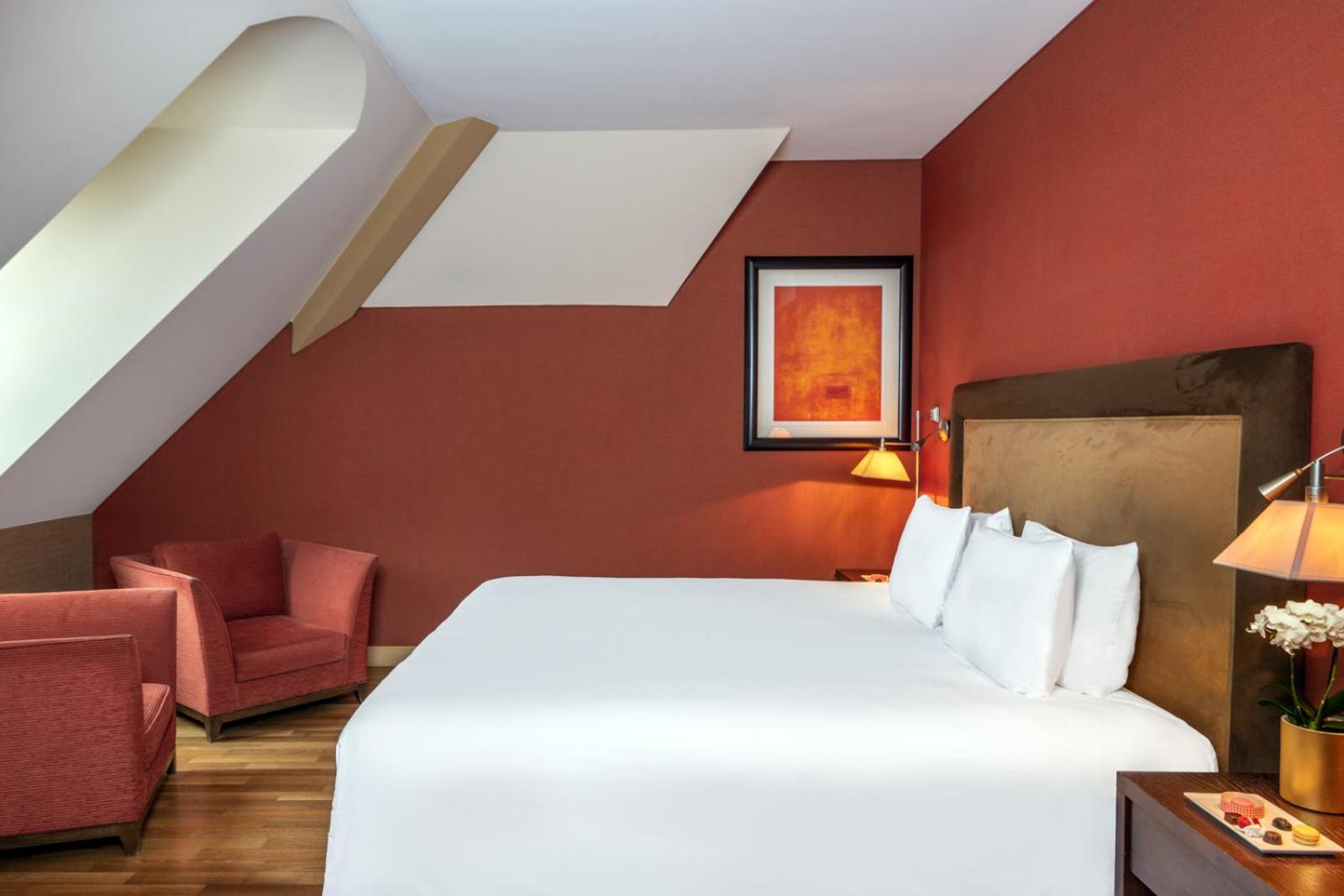 King Room with Lake View - Photo 6
