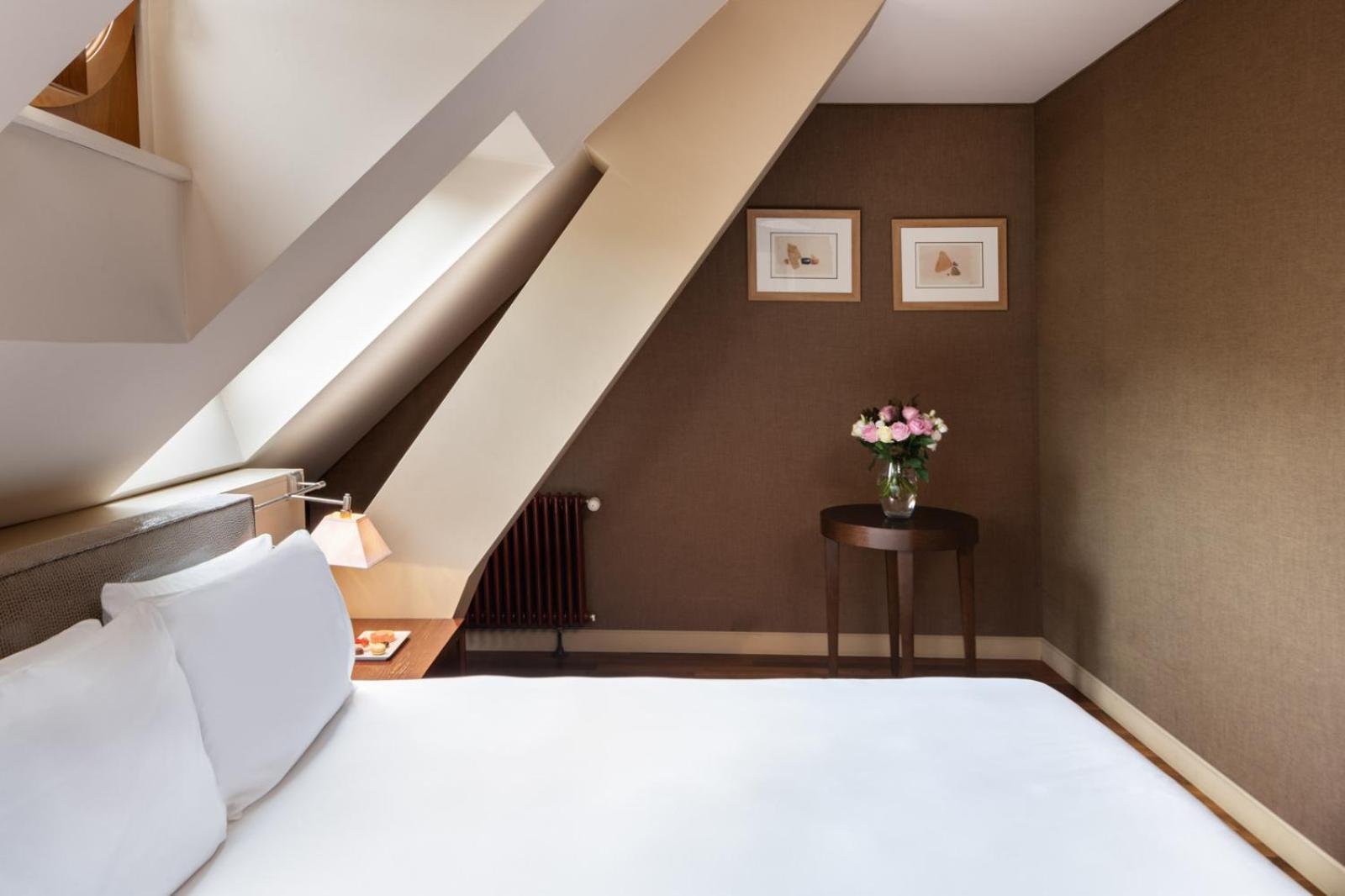 Queen Room with Garden View - Photo 5