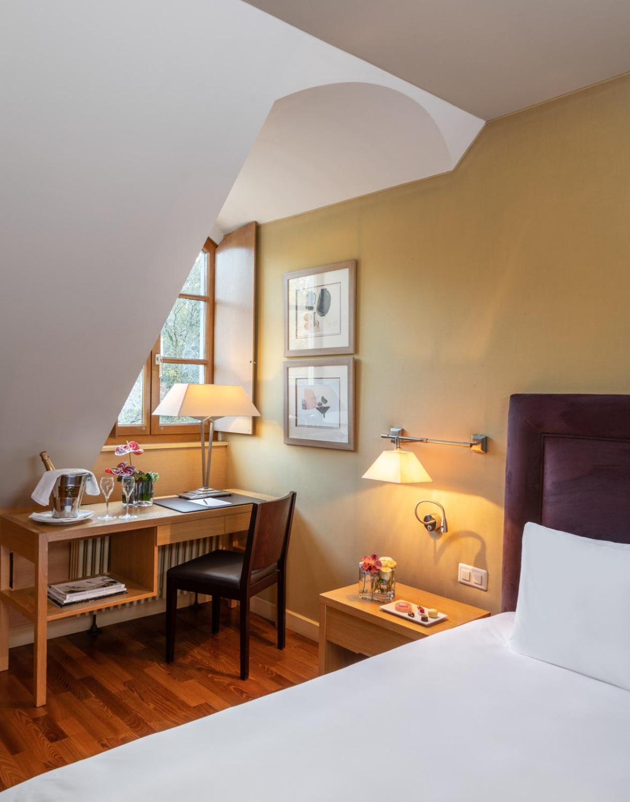 Queen Room with Garden View - Photo 7