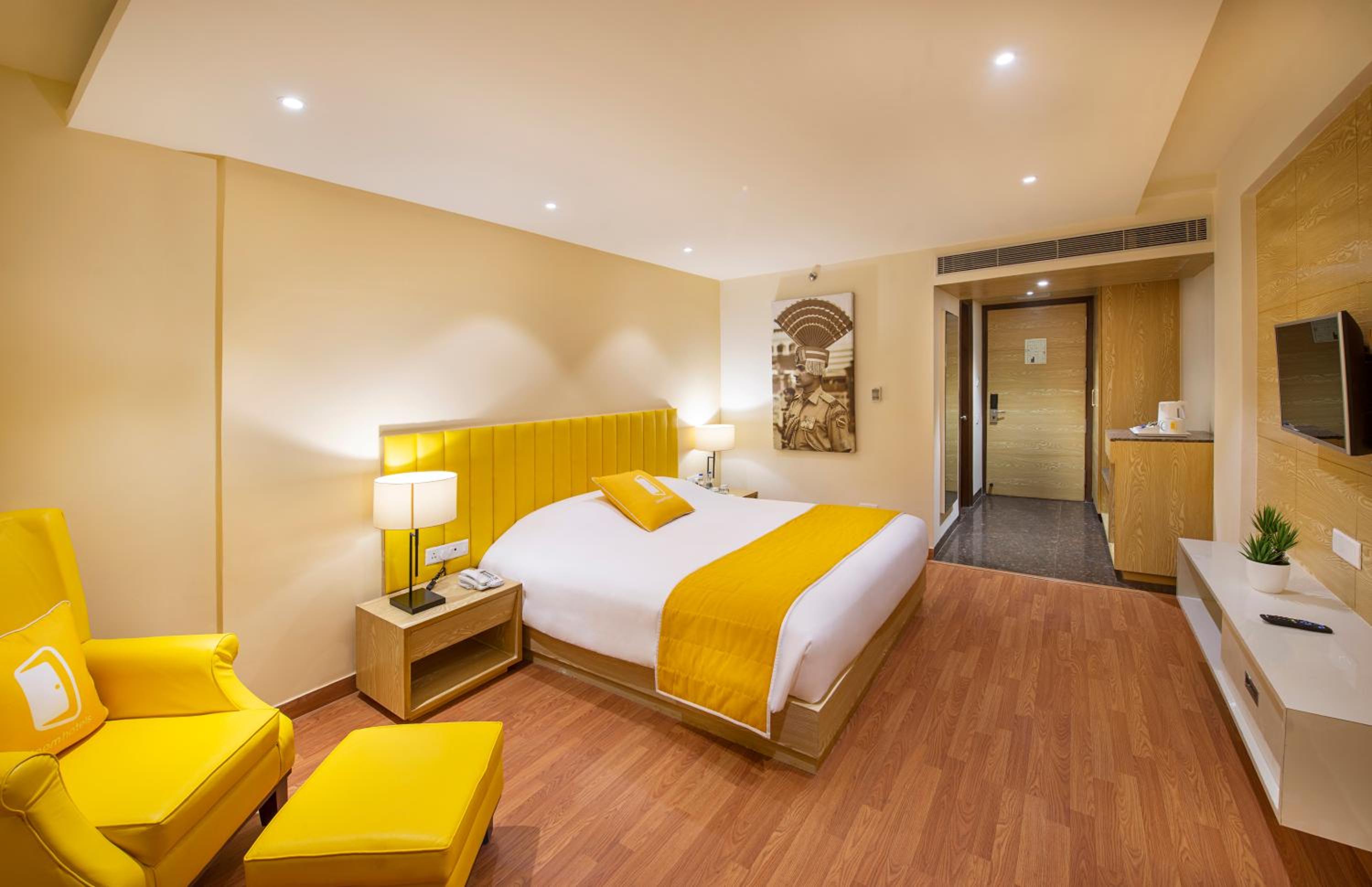 Deluxe King Room - Photo 1