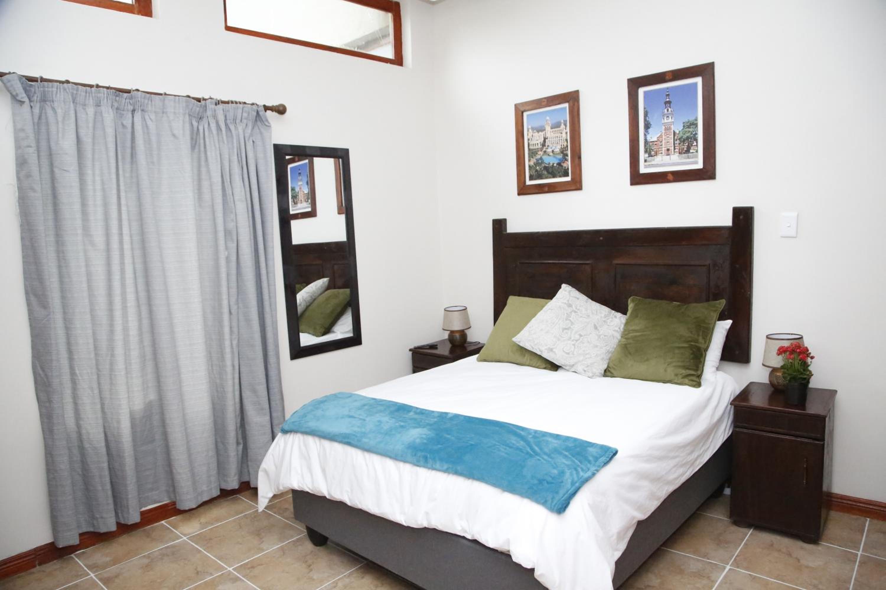 Deluxe Double Room with Bath - Photo 6