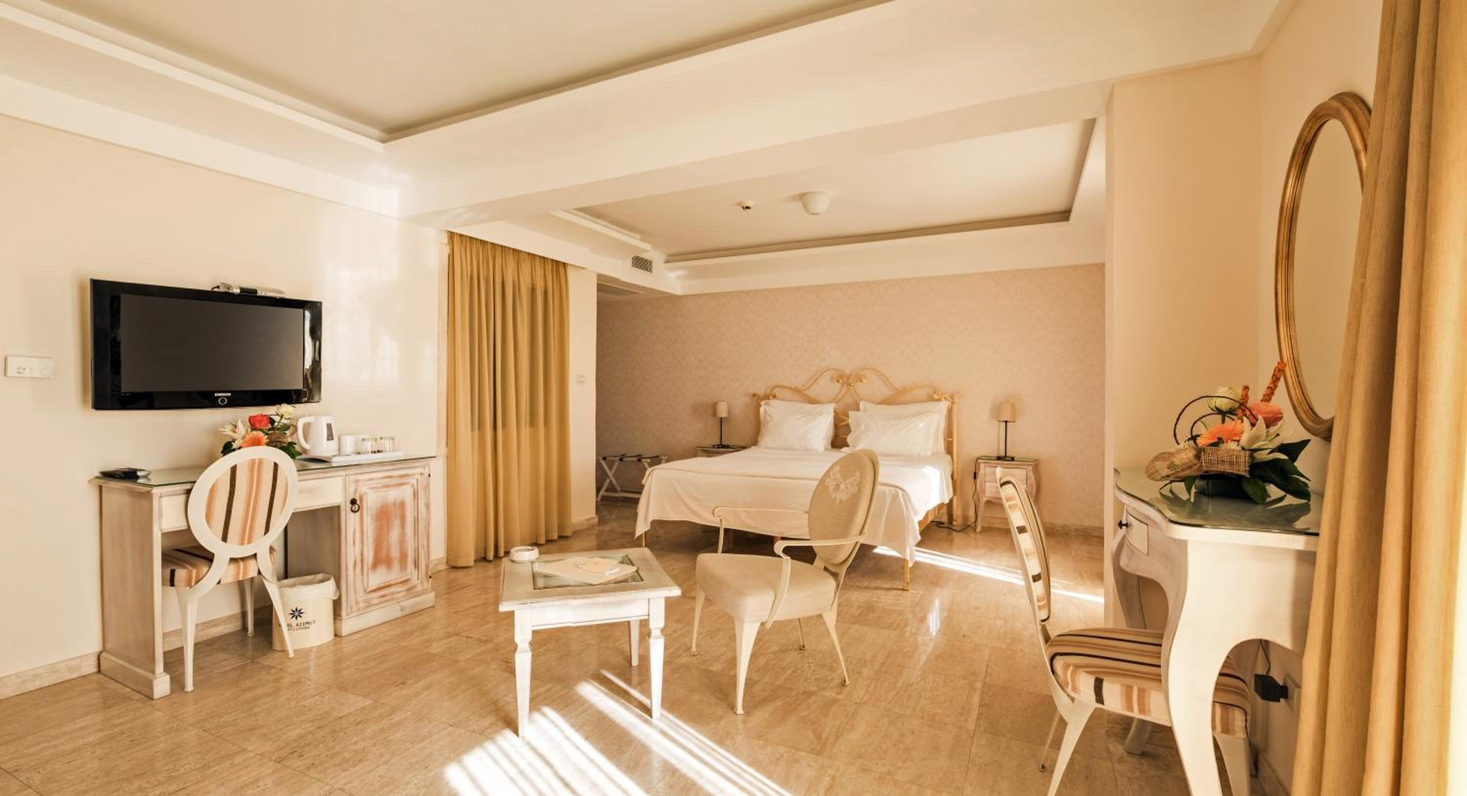 Deluxe Suite with Sea View photo 2