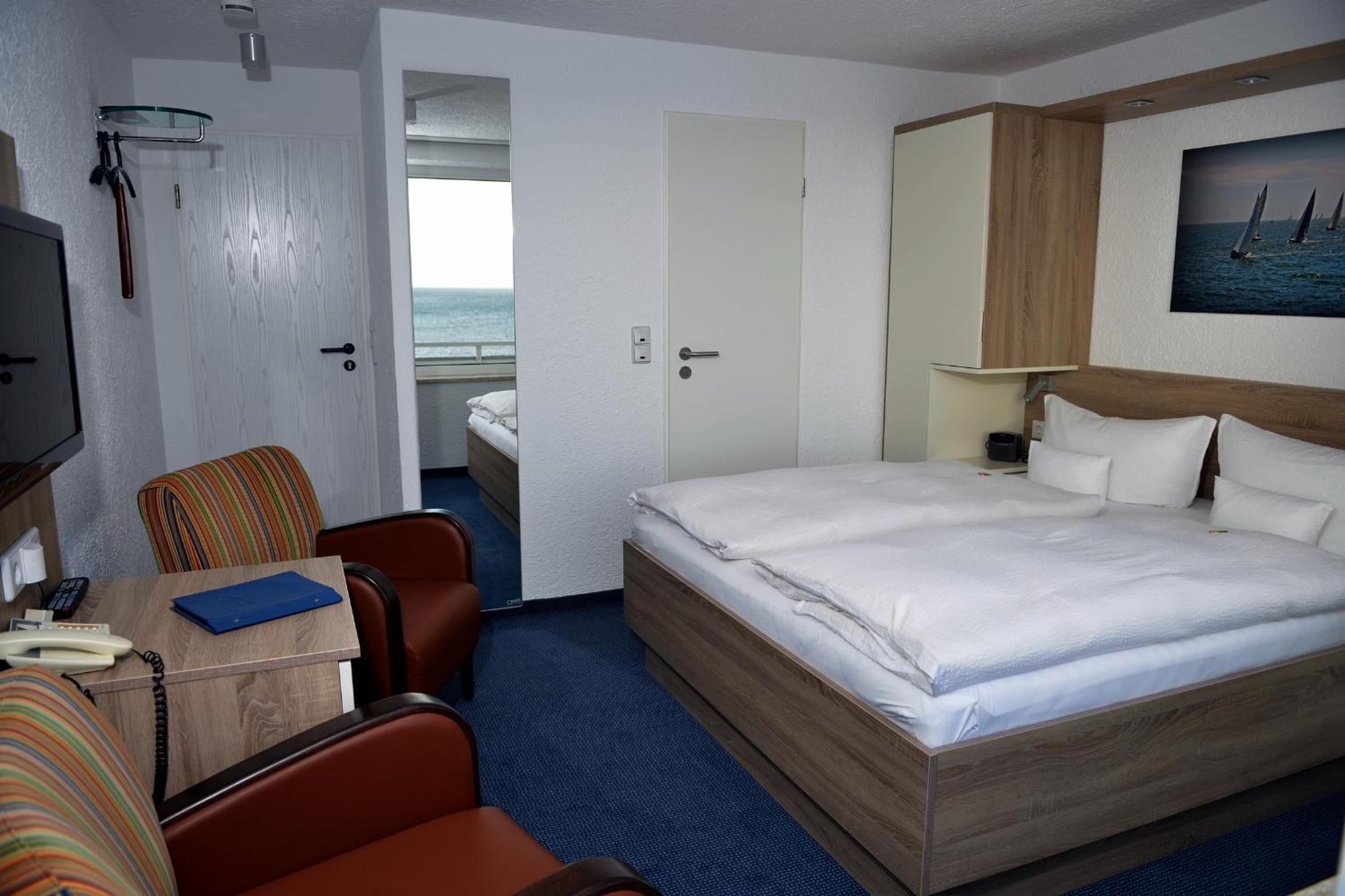 Double Room with Balcony and Sea View Nr. 4 photo 2