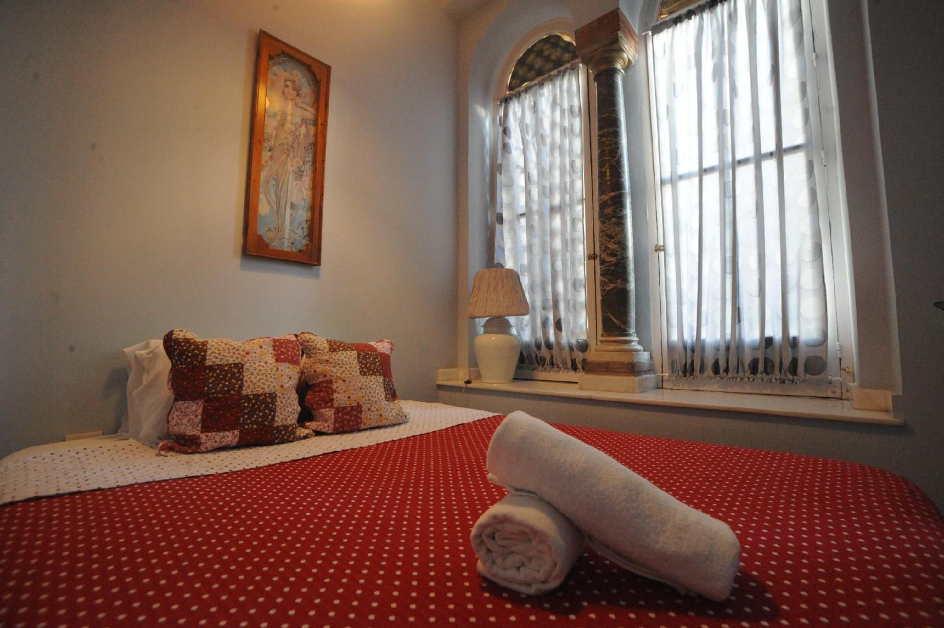 Deluxe Queen Room - Photo 4