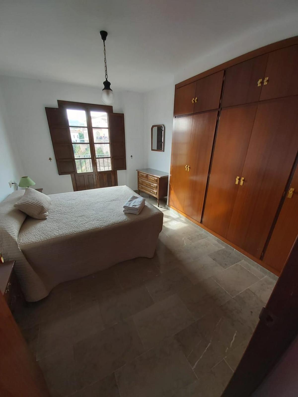One-Bedroom Apartment - Photo 1