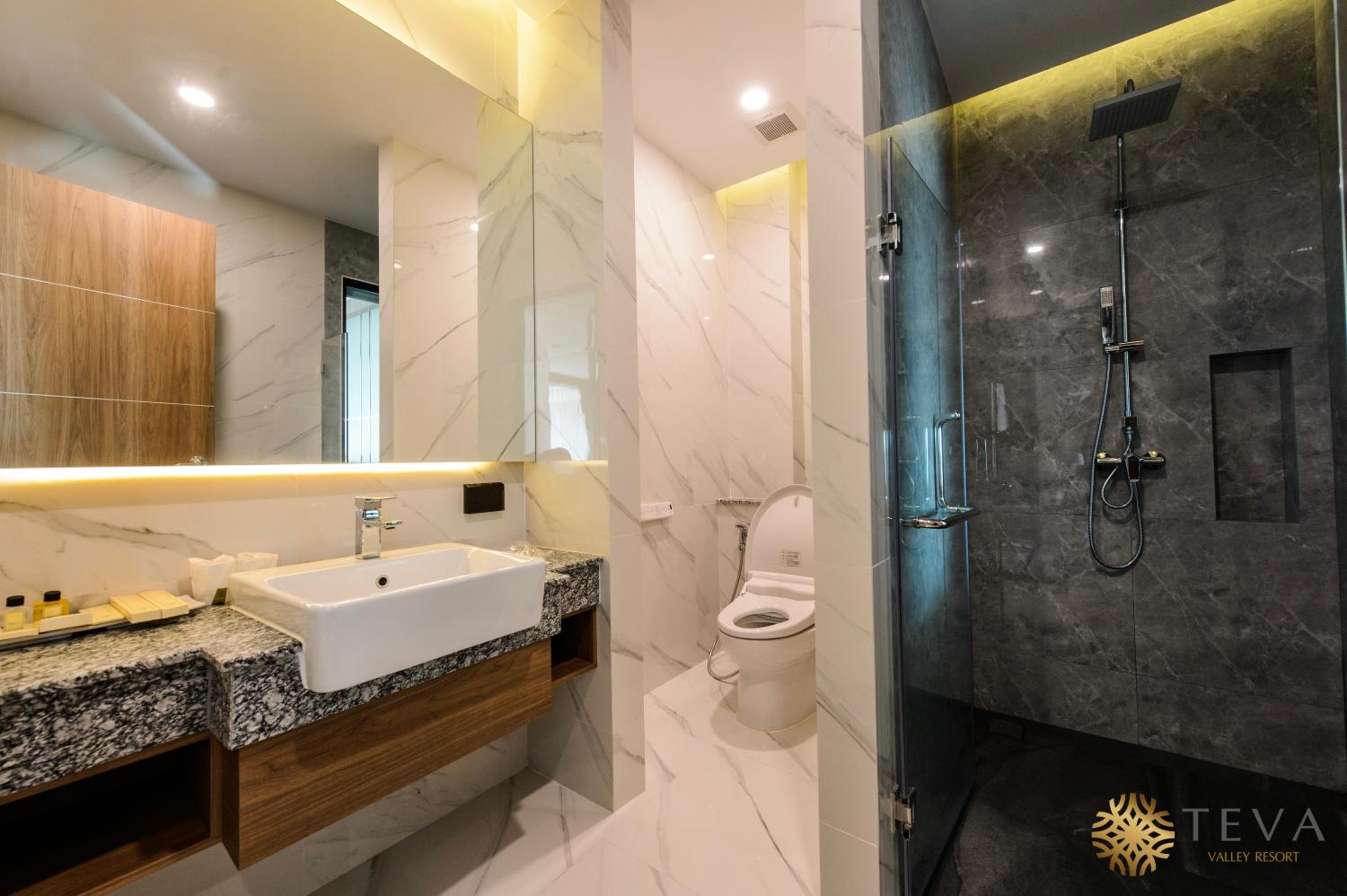Superior Suite - Photo 2