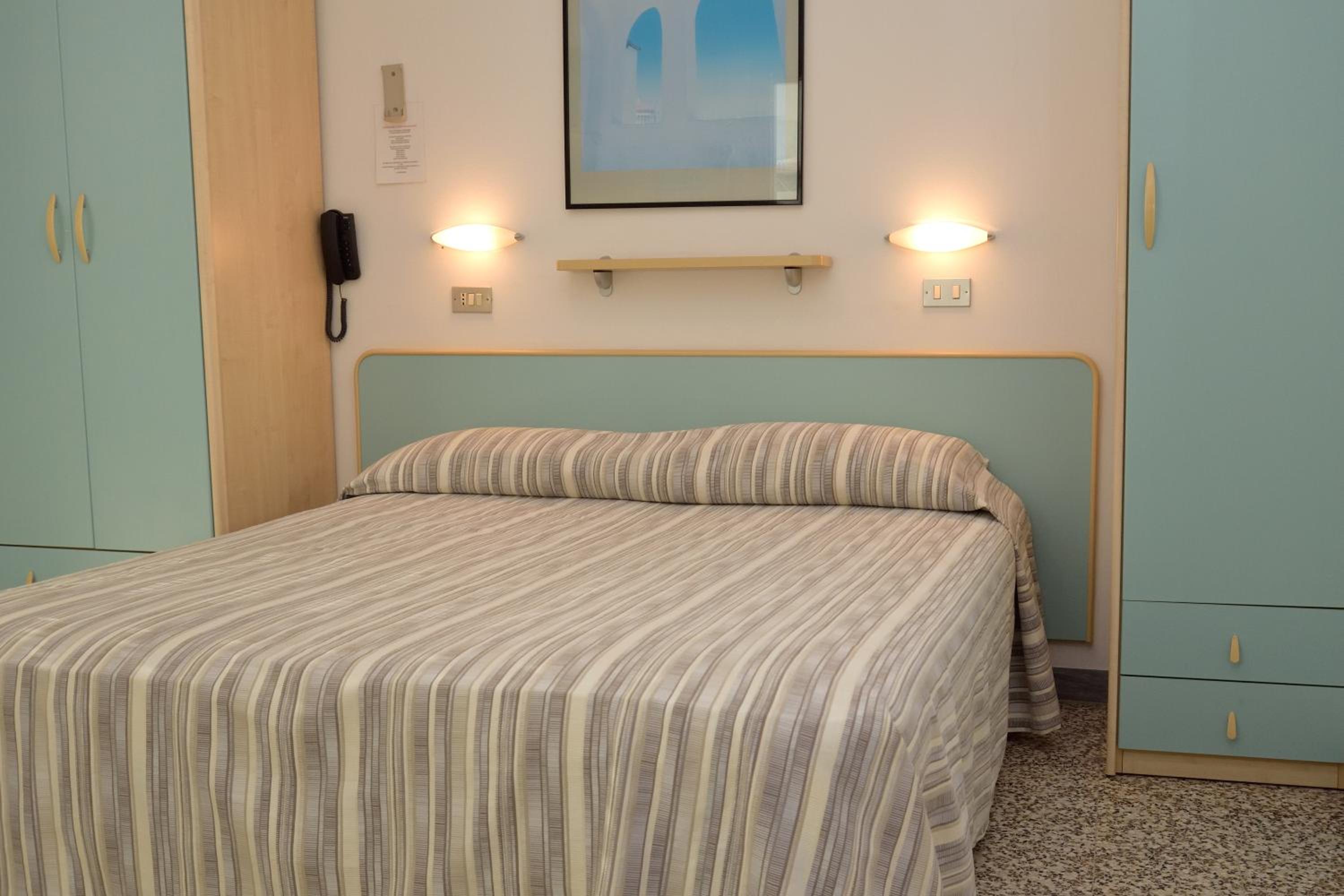 Standard Double or Twin Room photo 2