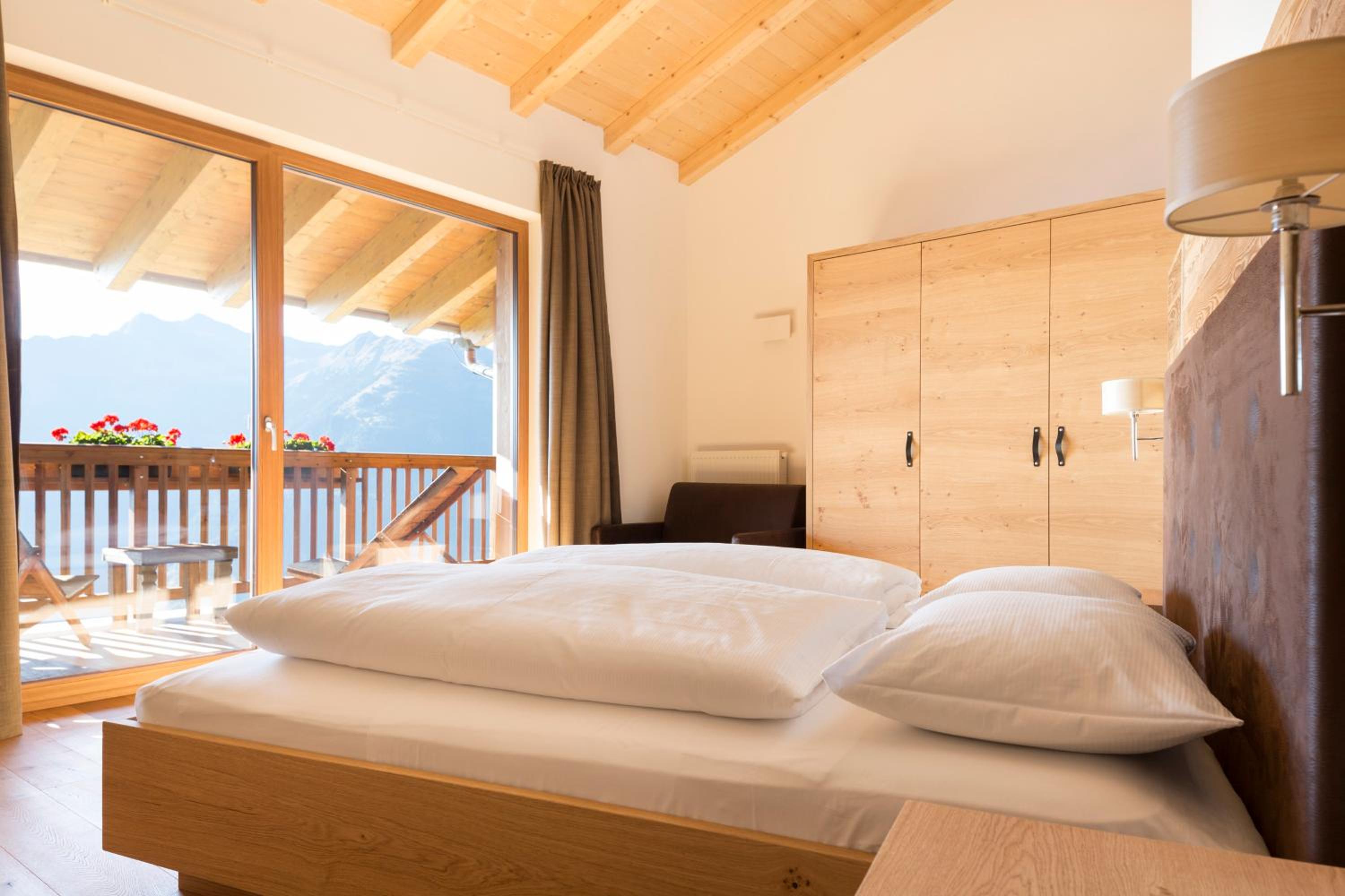 Double Room with Valley View - Photo 2
