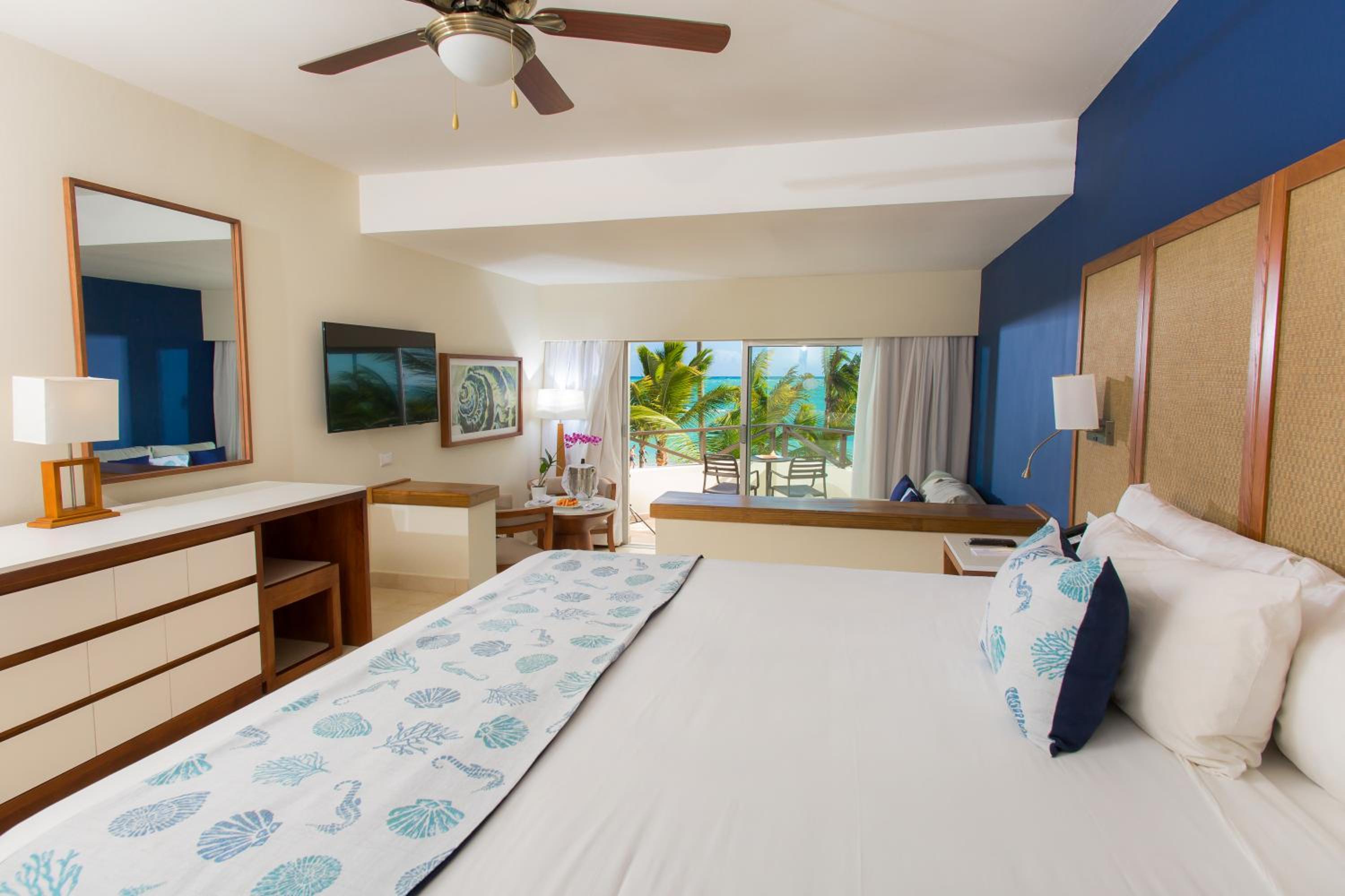 Jr. Suite Premium Ocean View With Jacuzzi (2 Adults + 1 Child)