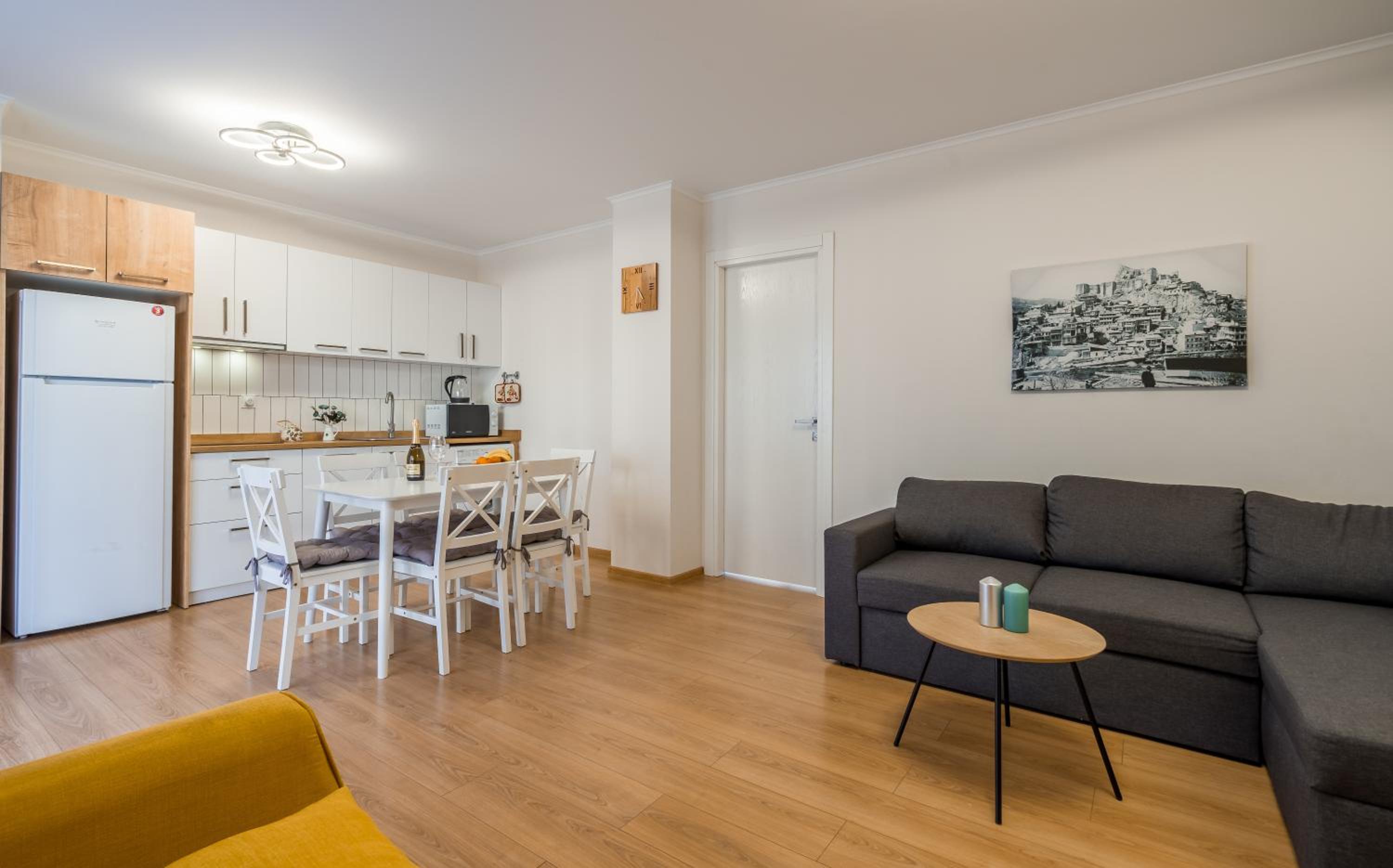 Apartment photo 3