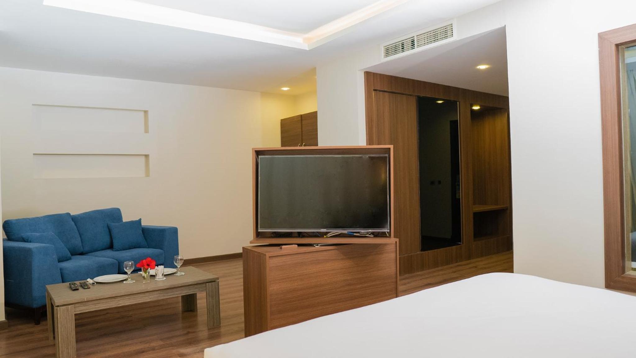 Deluxe King Room - Photo 1