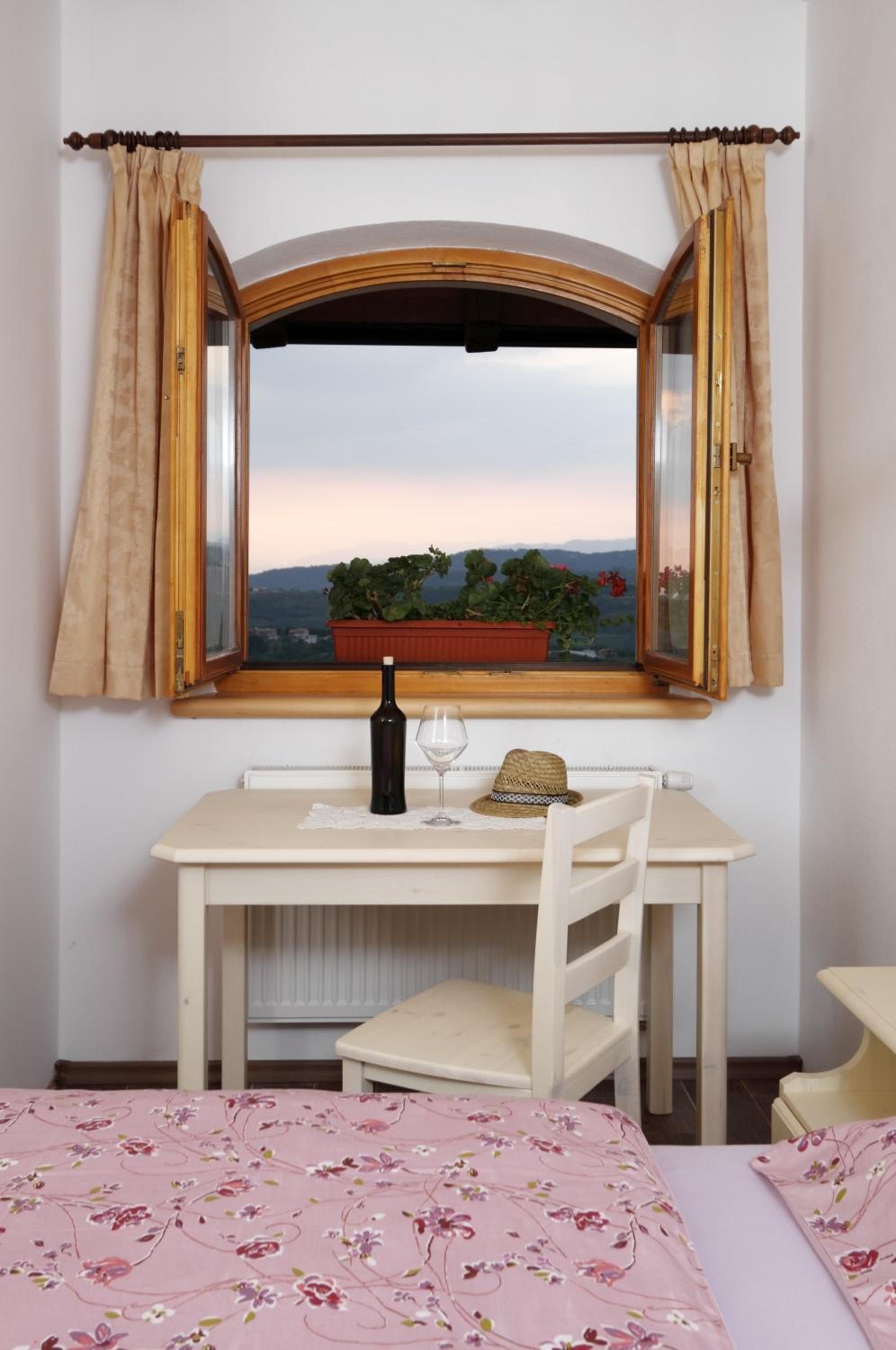 Deluxe Double or Twin Room with Mountain View photo 2