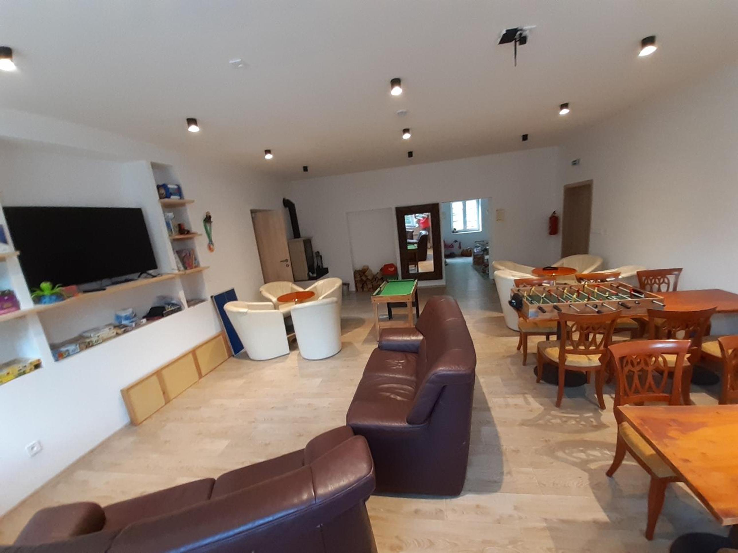 Apartment with Forest View and Terrace - Photo 6