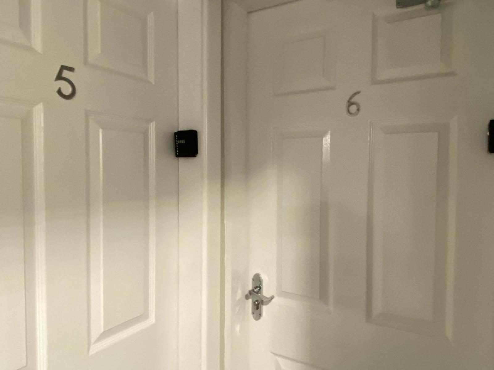 Budget Double Room - Photo 3
