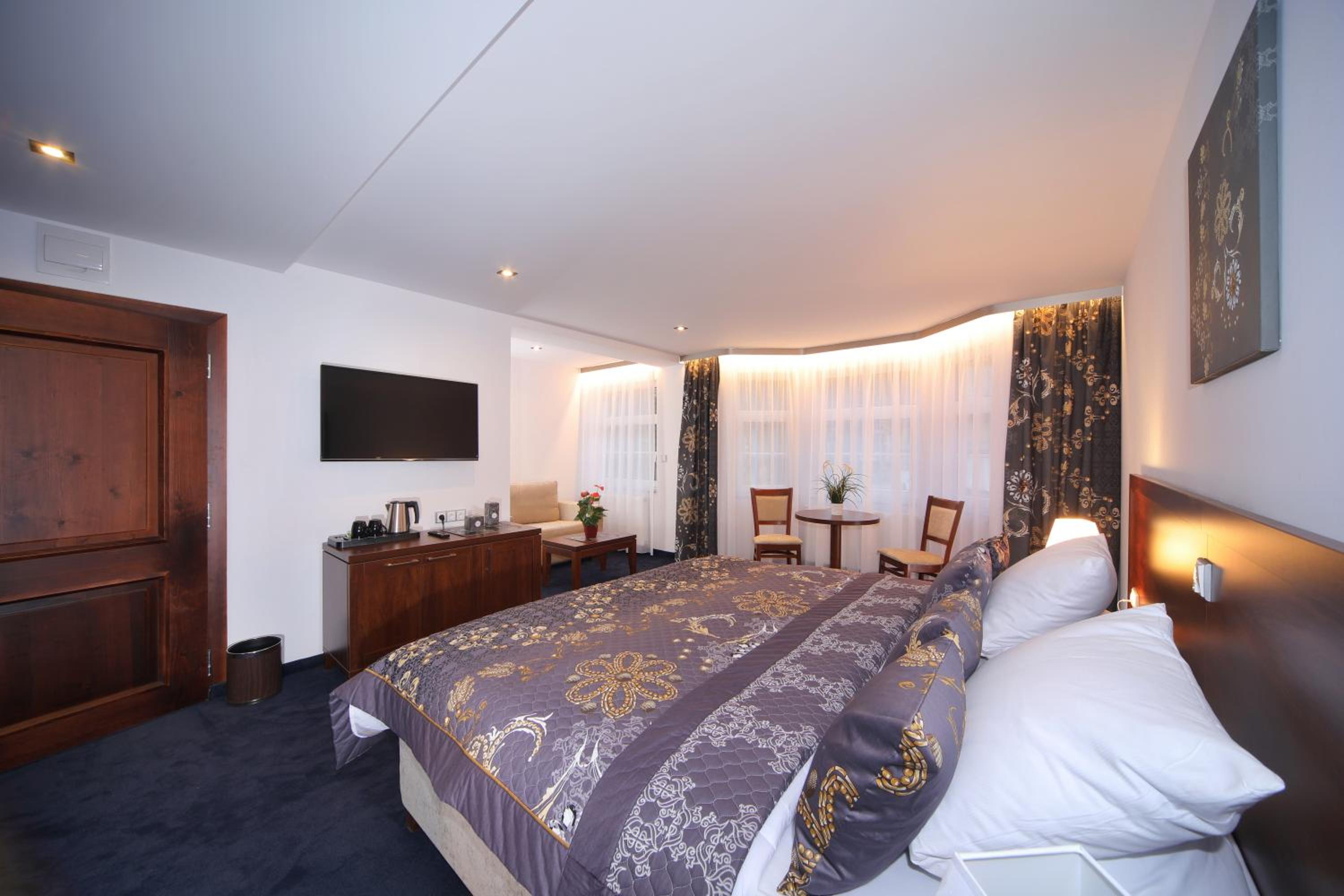 Deluxe Double Room with Extra Bed - Photo 4