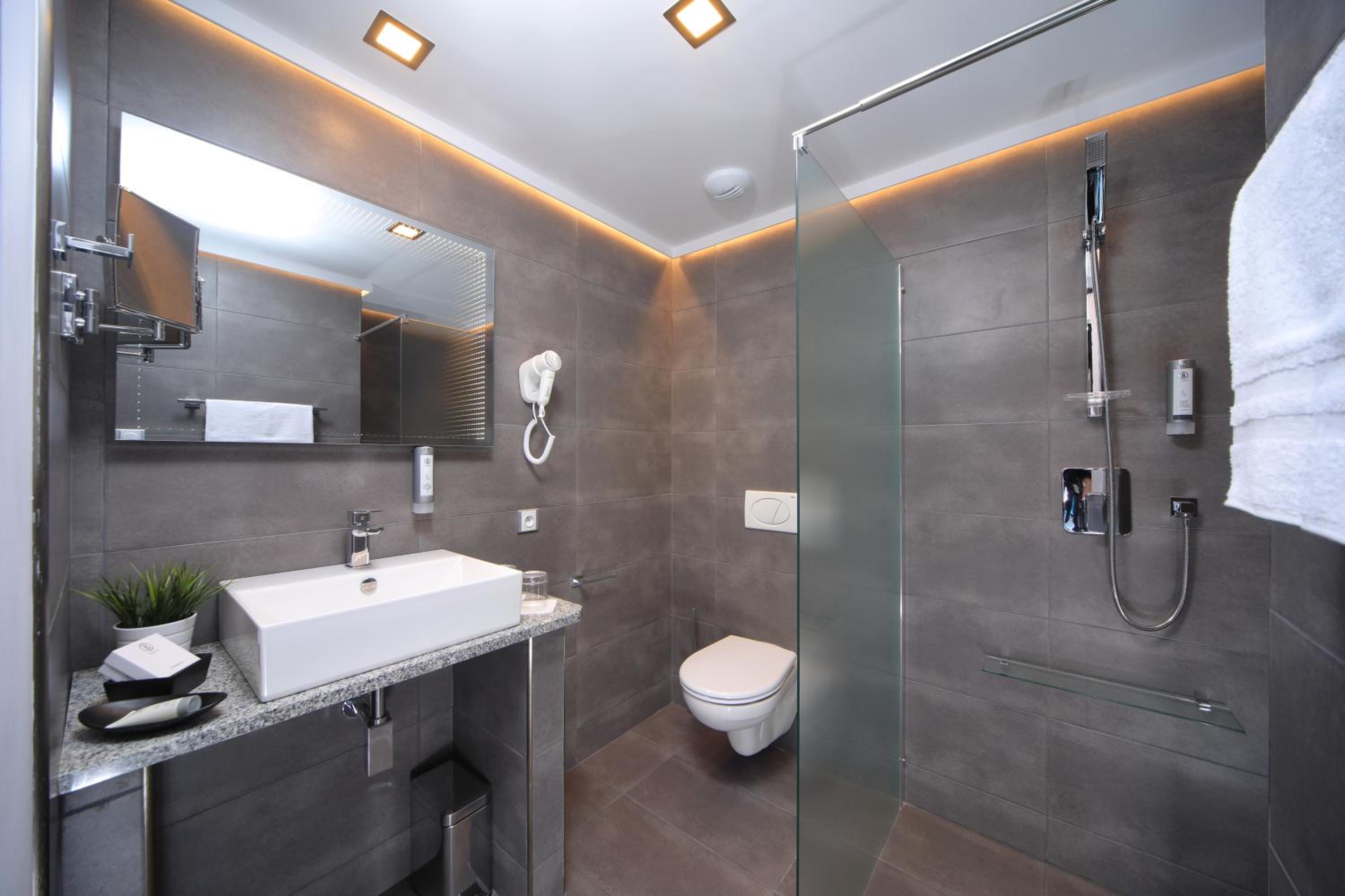 Deluxe Double Room with Extra Bed - Photo 3