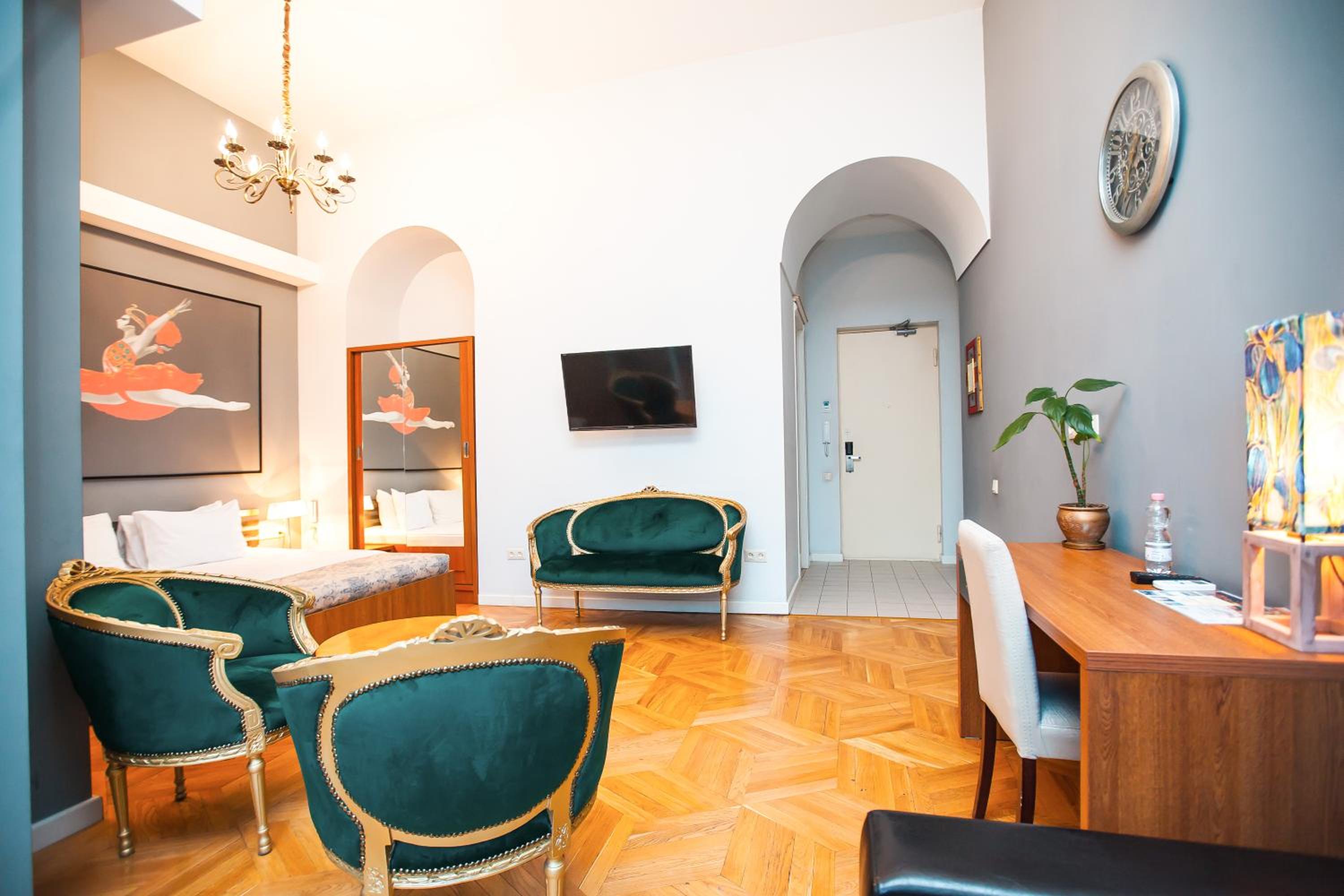 Studio Apartment photo 2