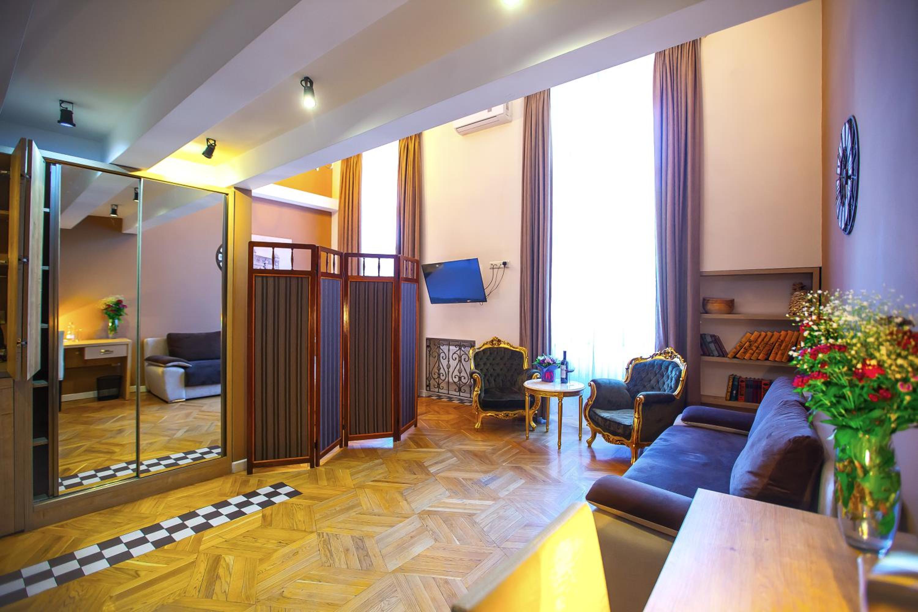 Apartment with Balcony photo 1