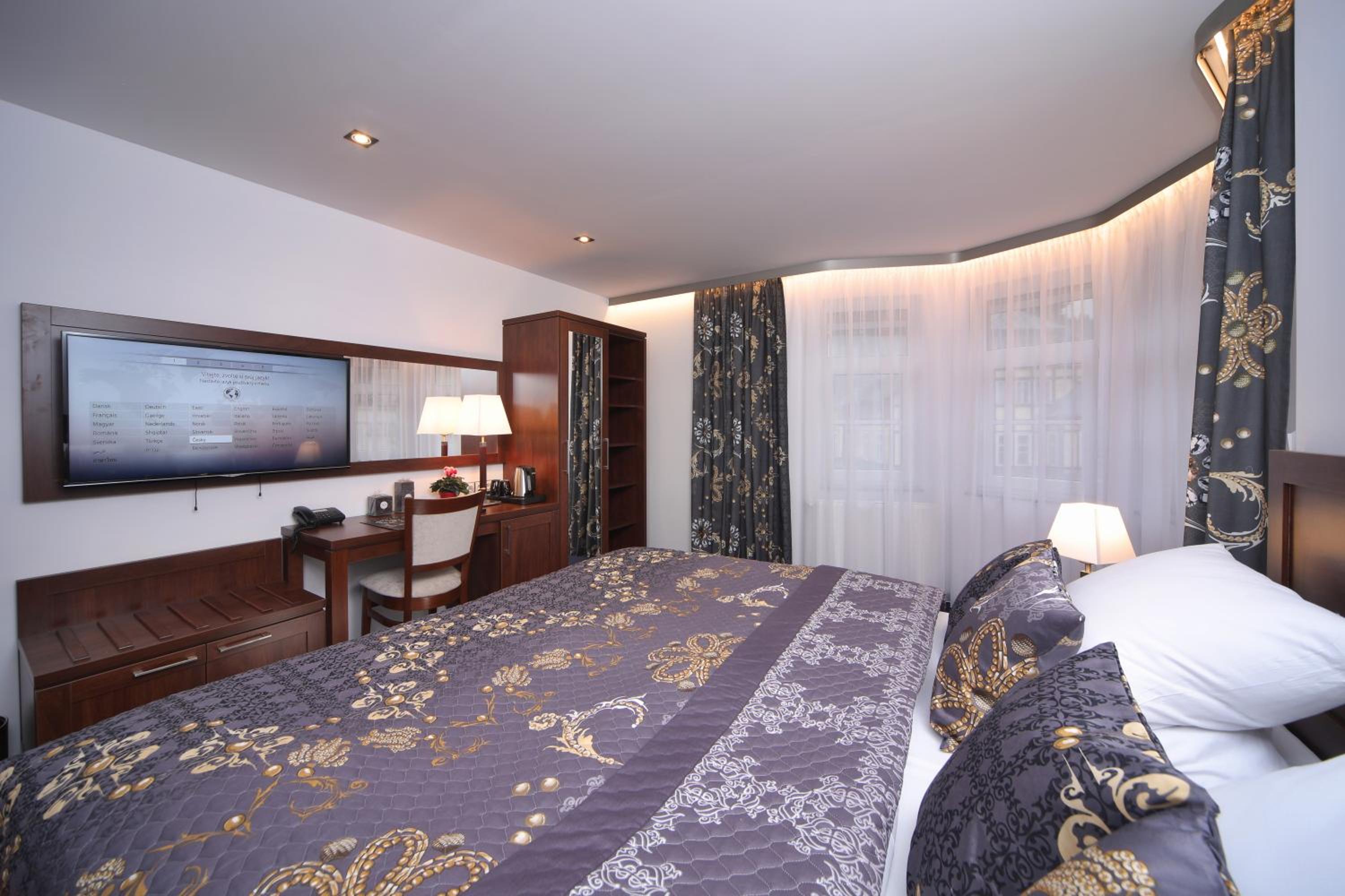 Suite - Photo 2