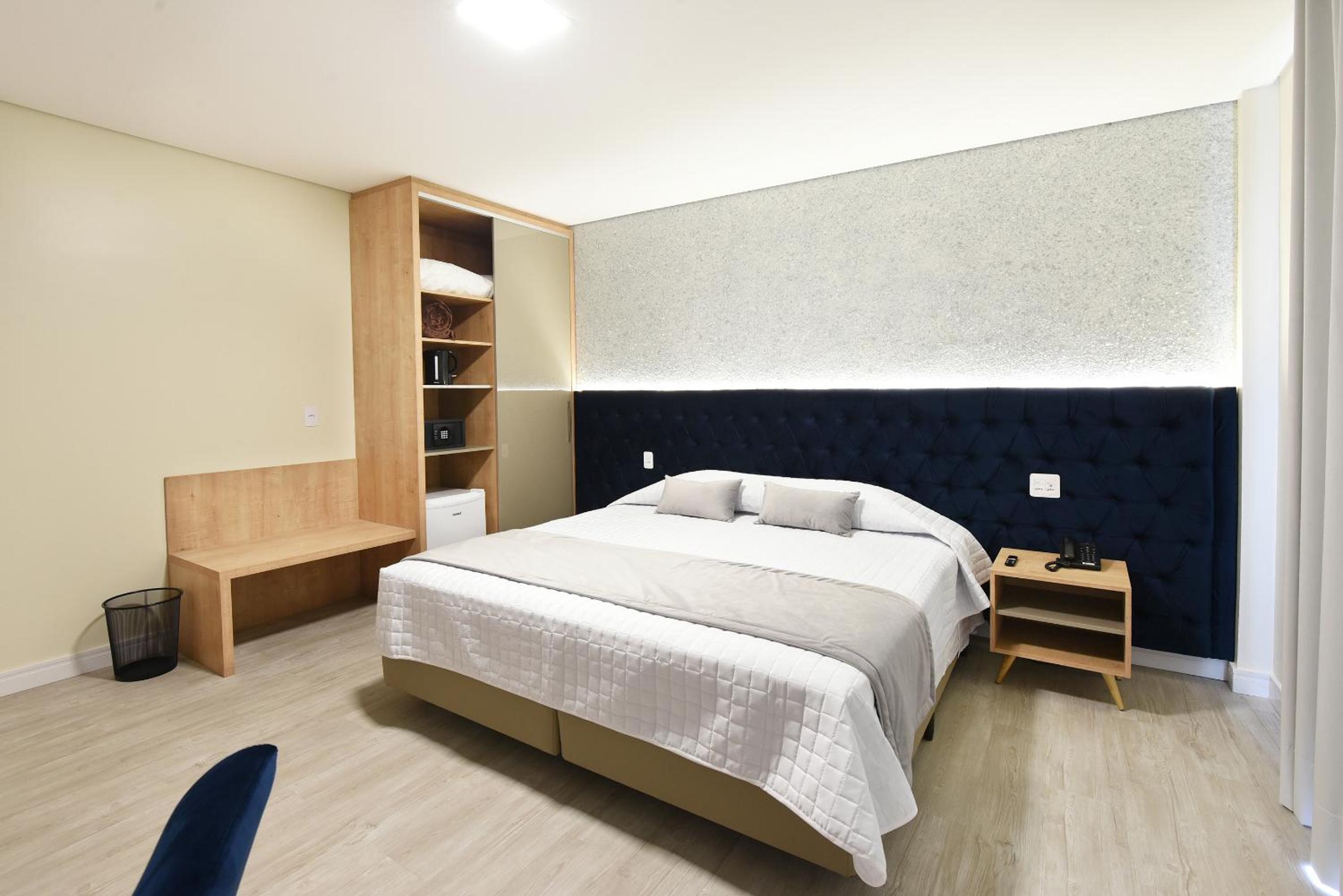 Deluxe King Room photo 1
