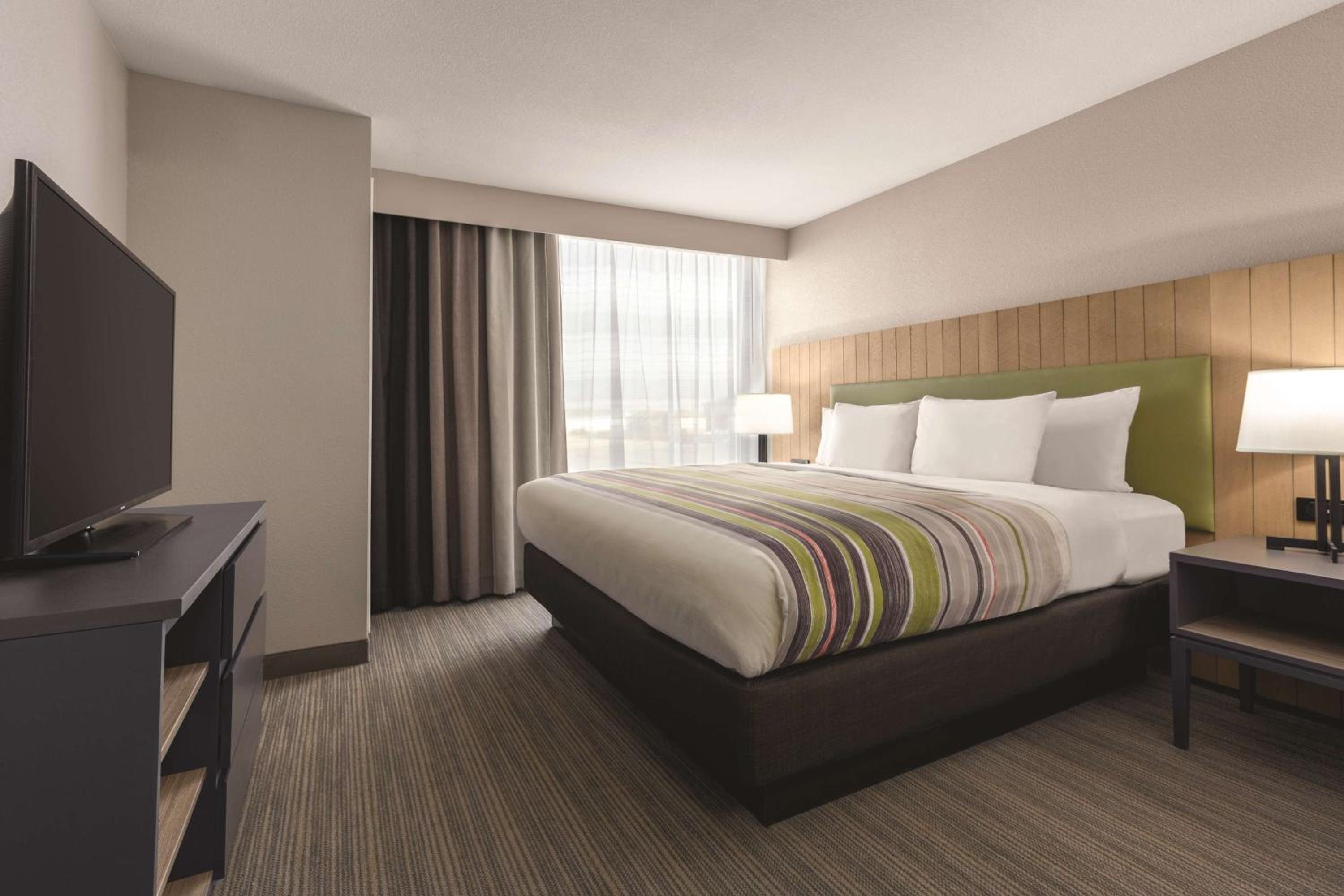 One-Bedroom King Suite with Sofa Bed - Non-Smoking - Photo 1