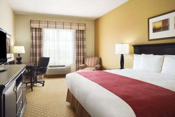 King Room - Non-Smoking - Photo 3
