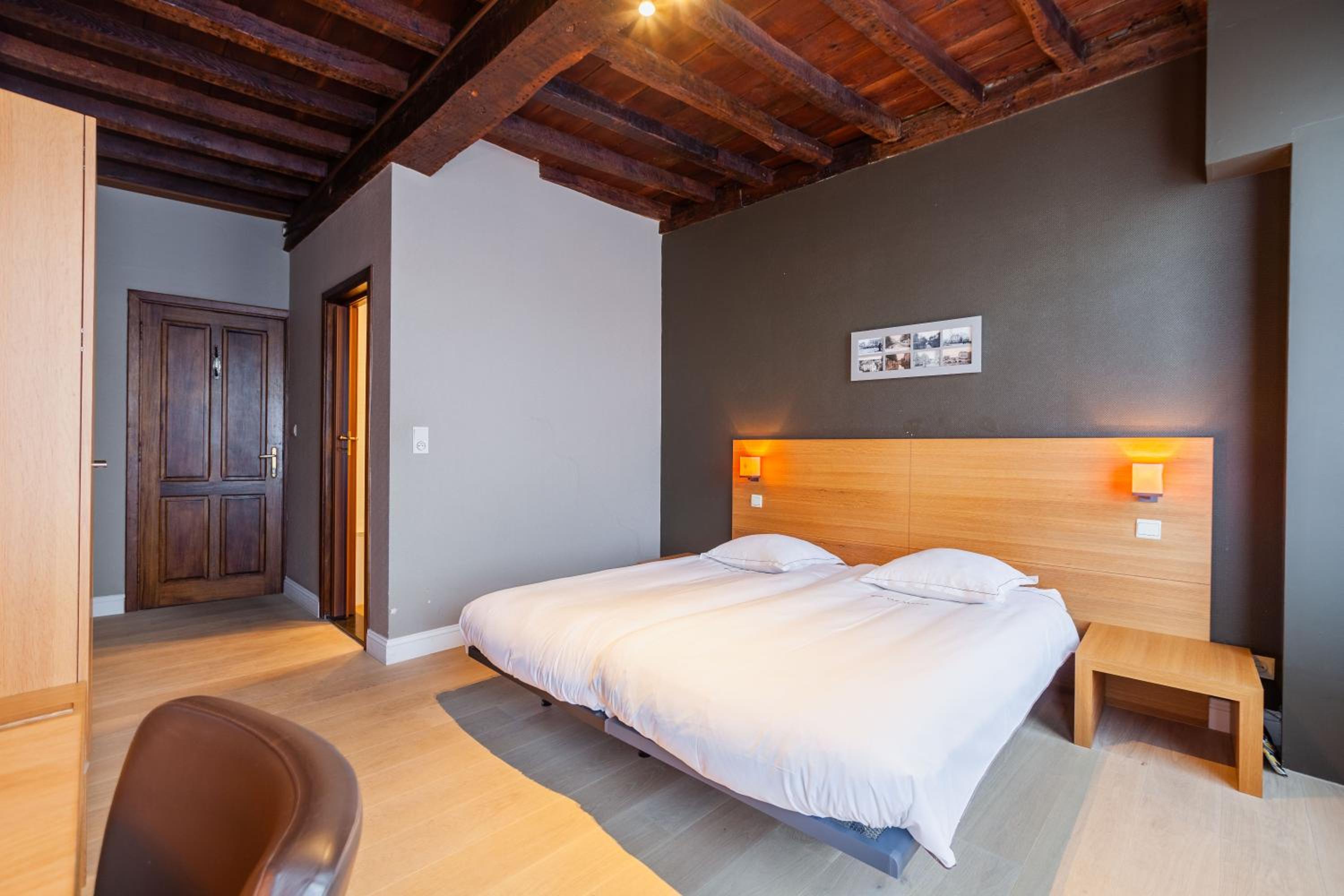 Small Twin Room with Shower
