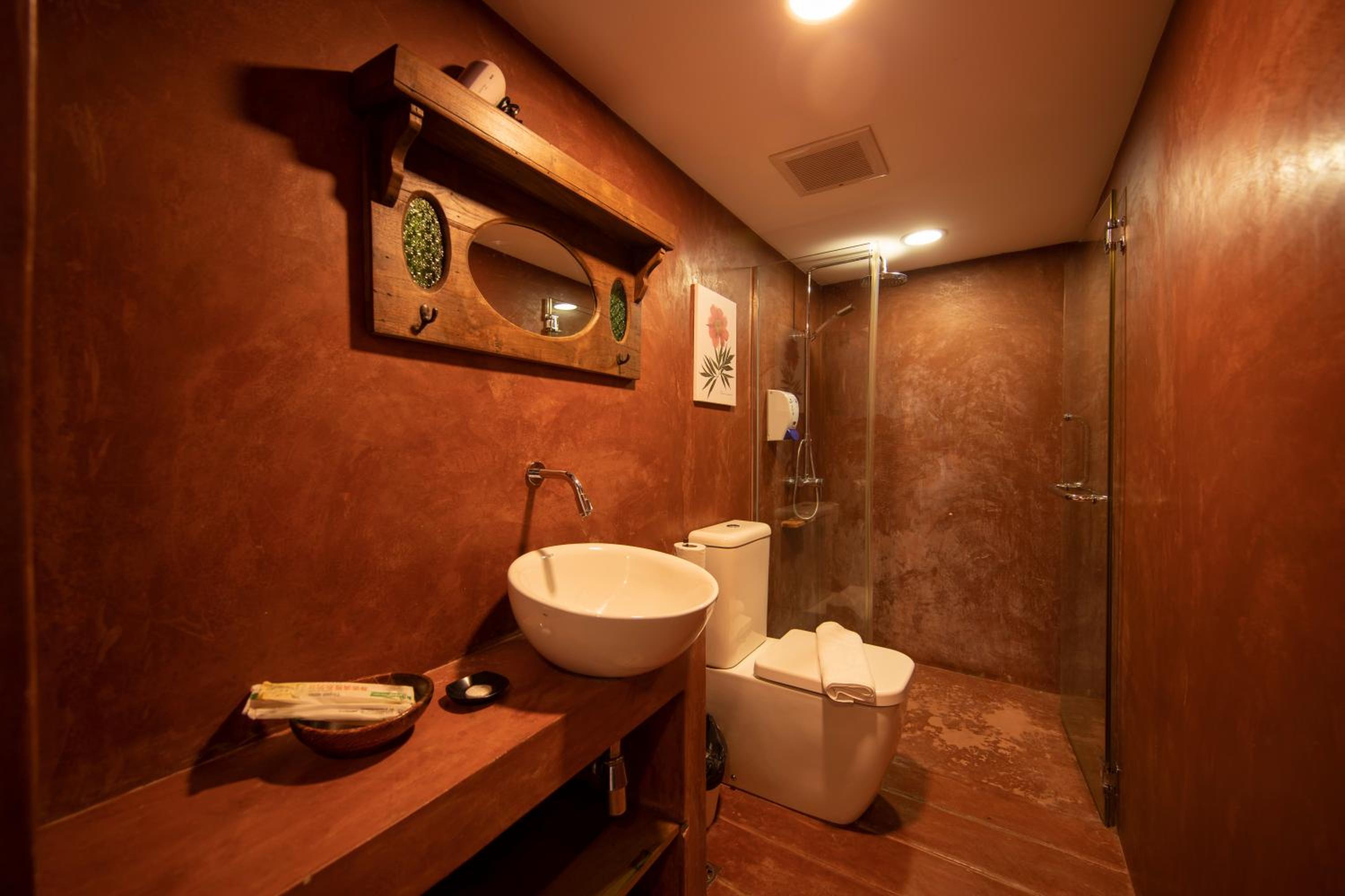 Single Room with Private Bathroom photo 3